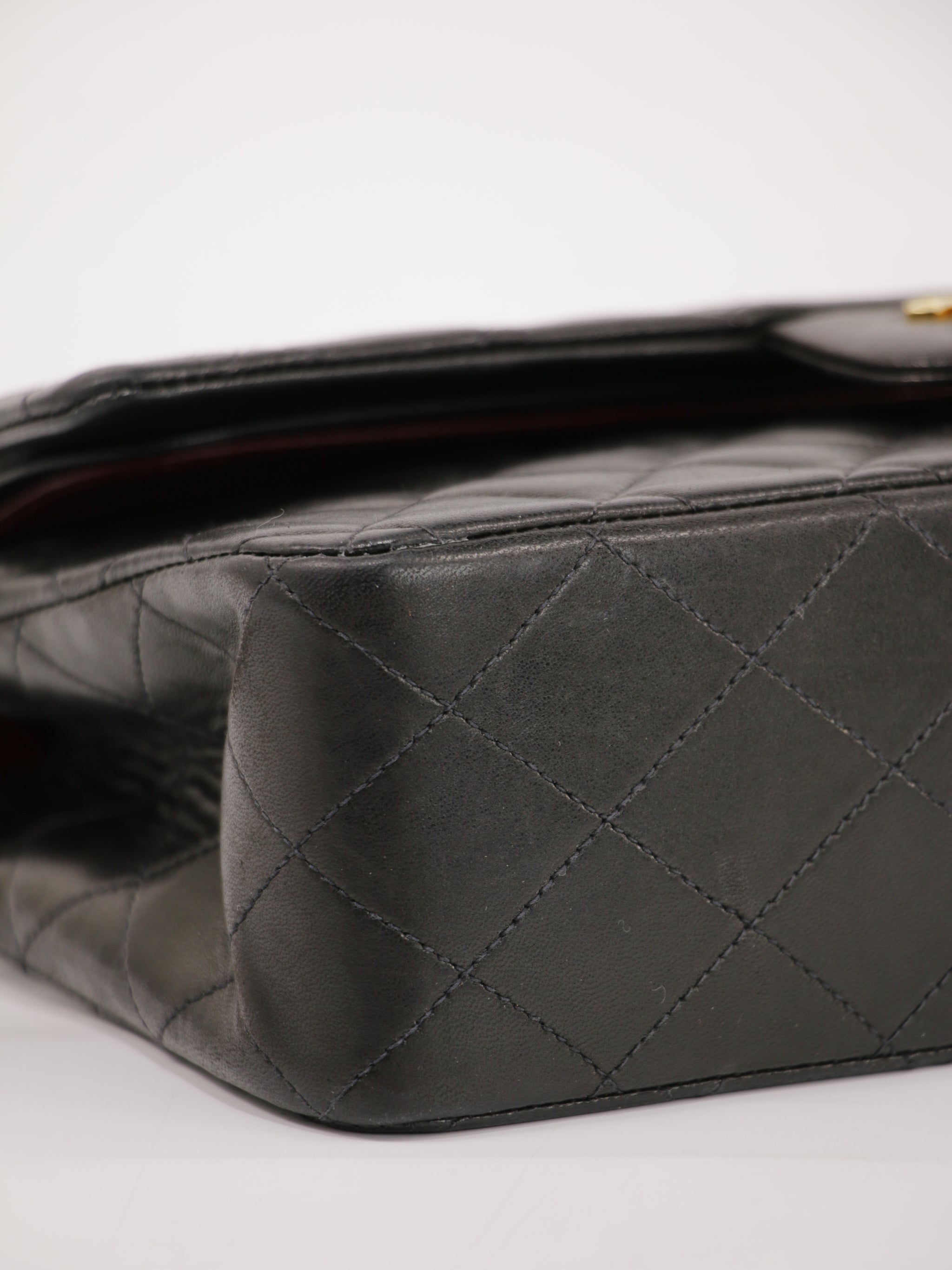 Medium Classic Flap