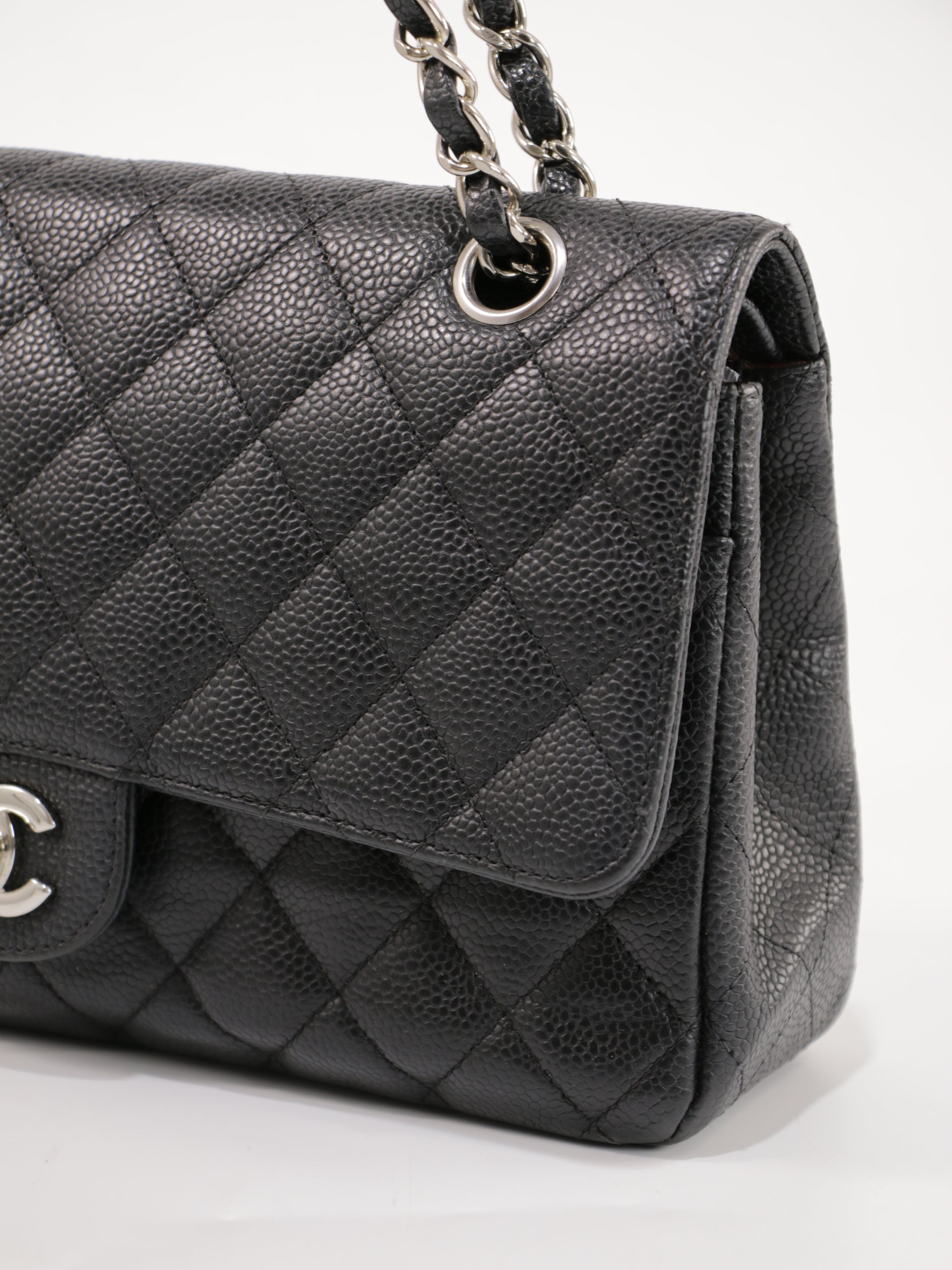 Medium Classic Flap