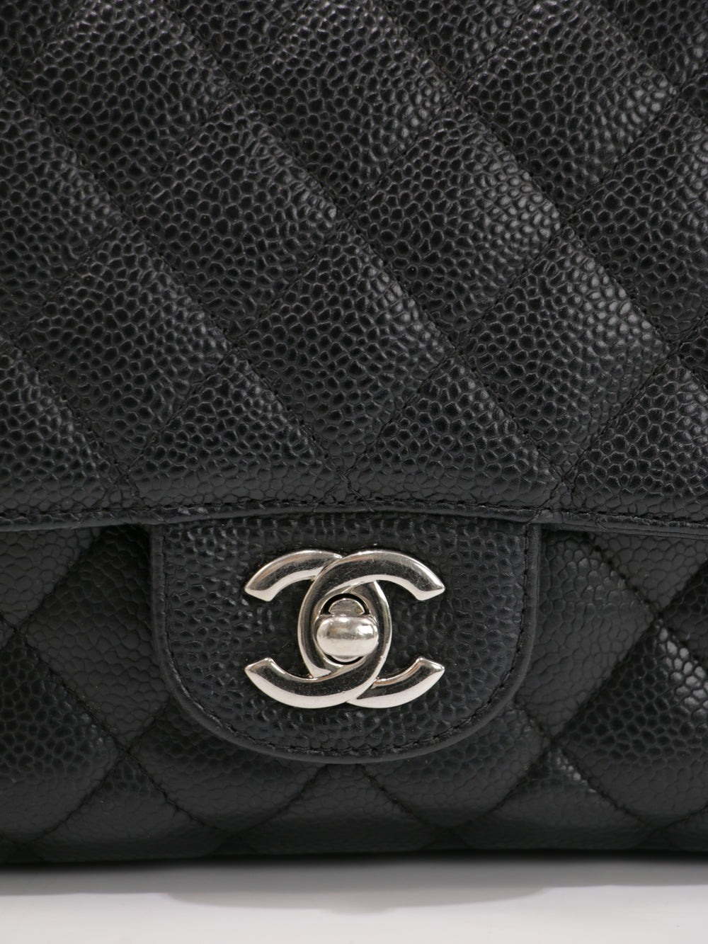 Medium Classic Flap