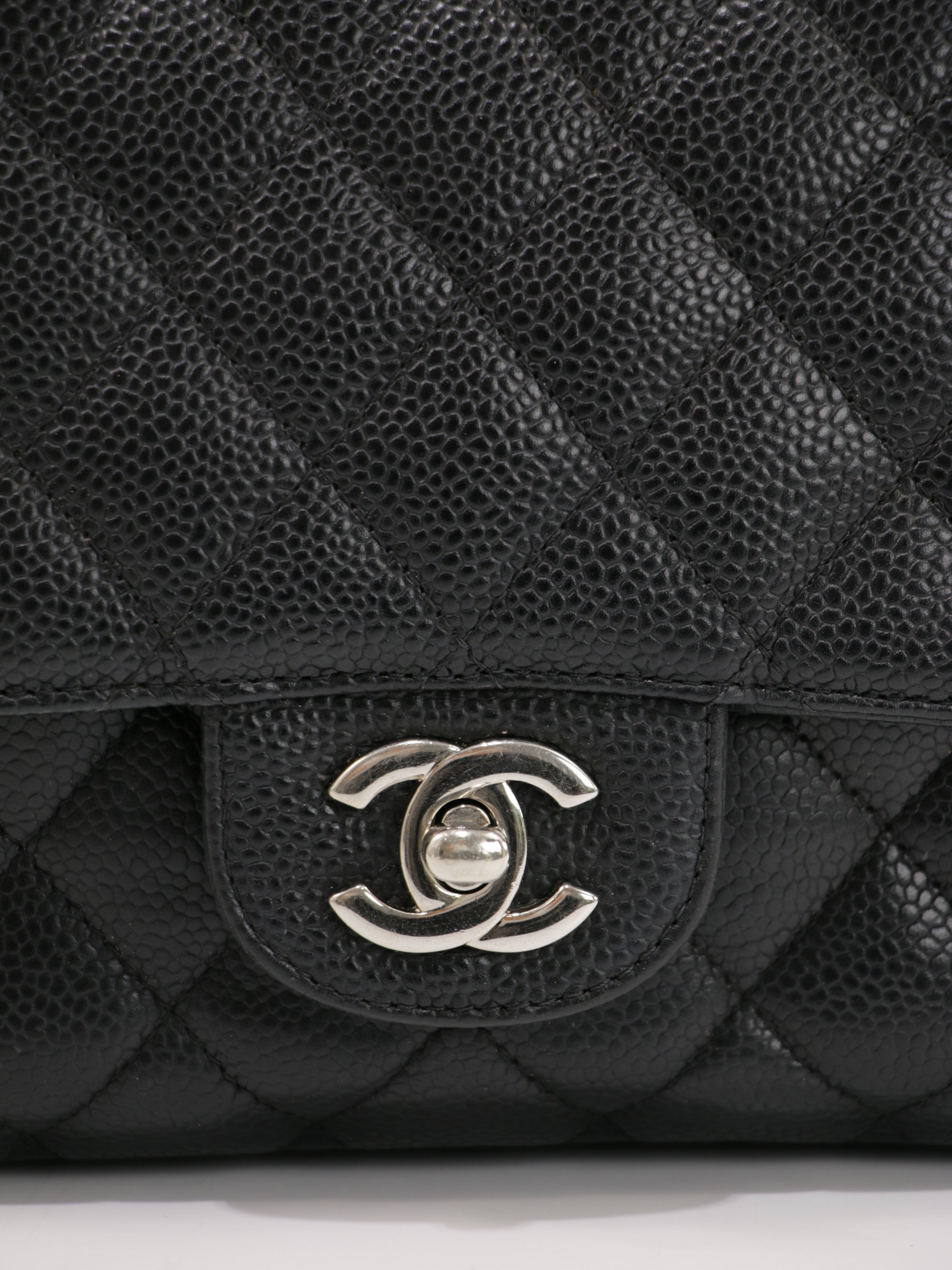 Medium Classic Flap