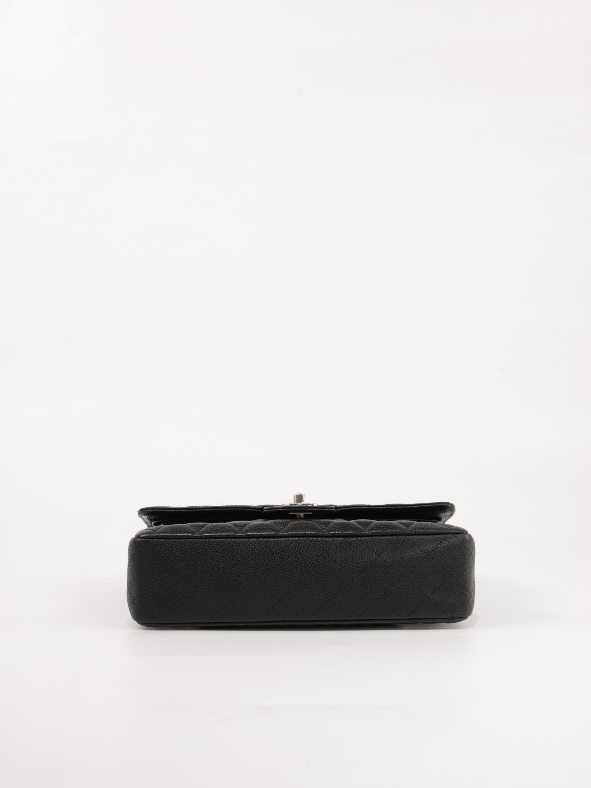 Medium Classic Flap