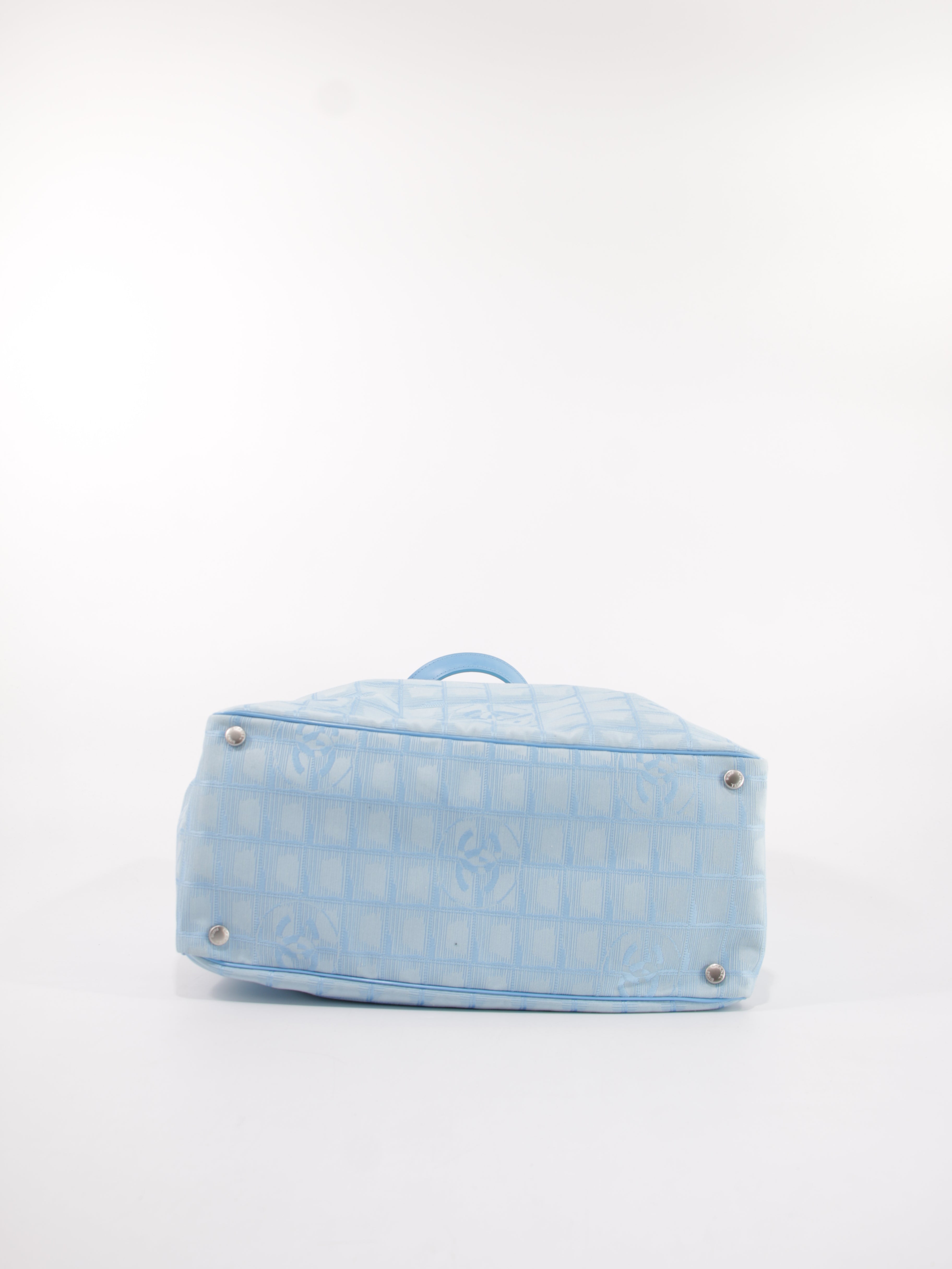 Medium New Travel Line Tote