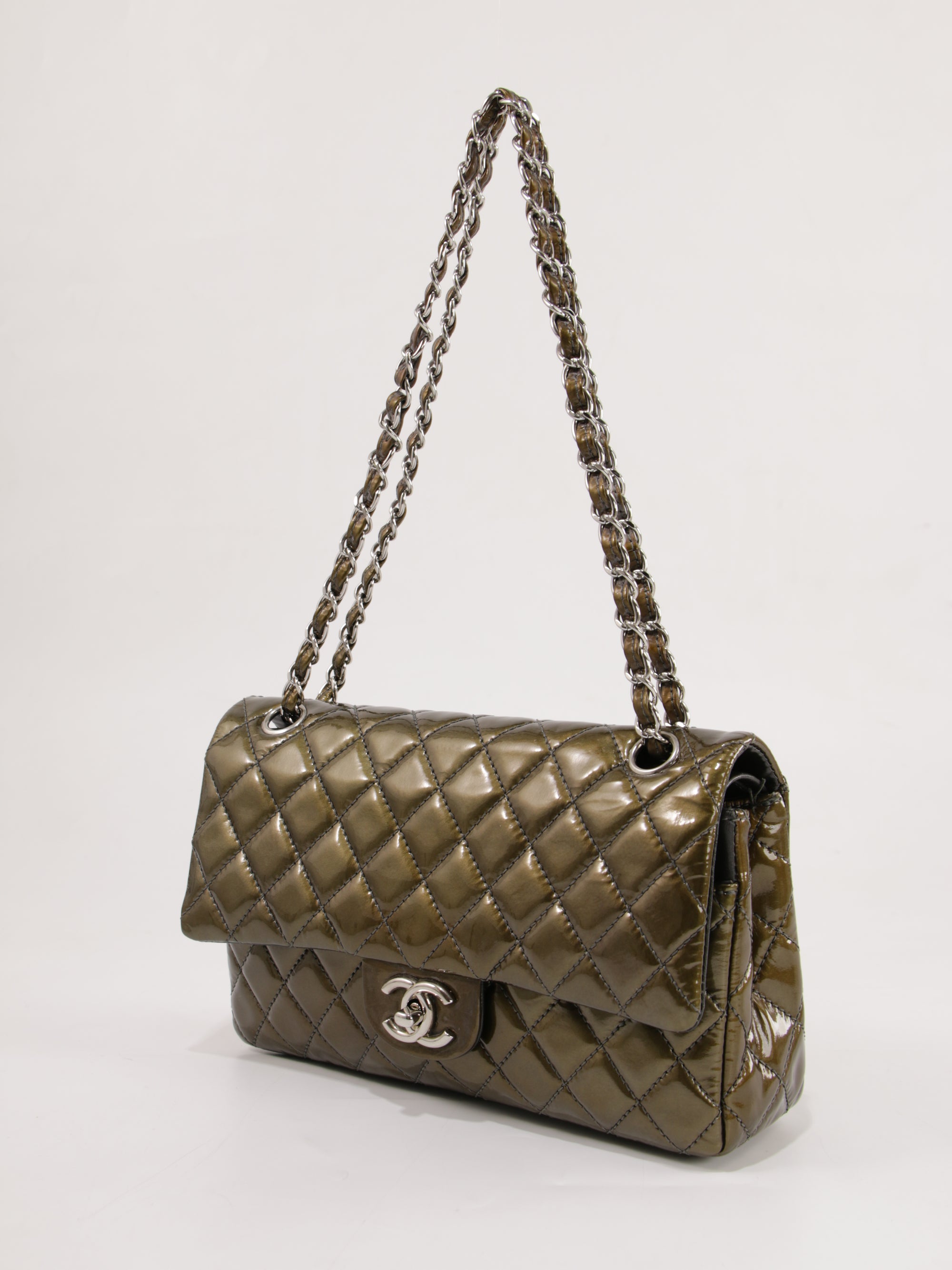 Medium Classic Flap