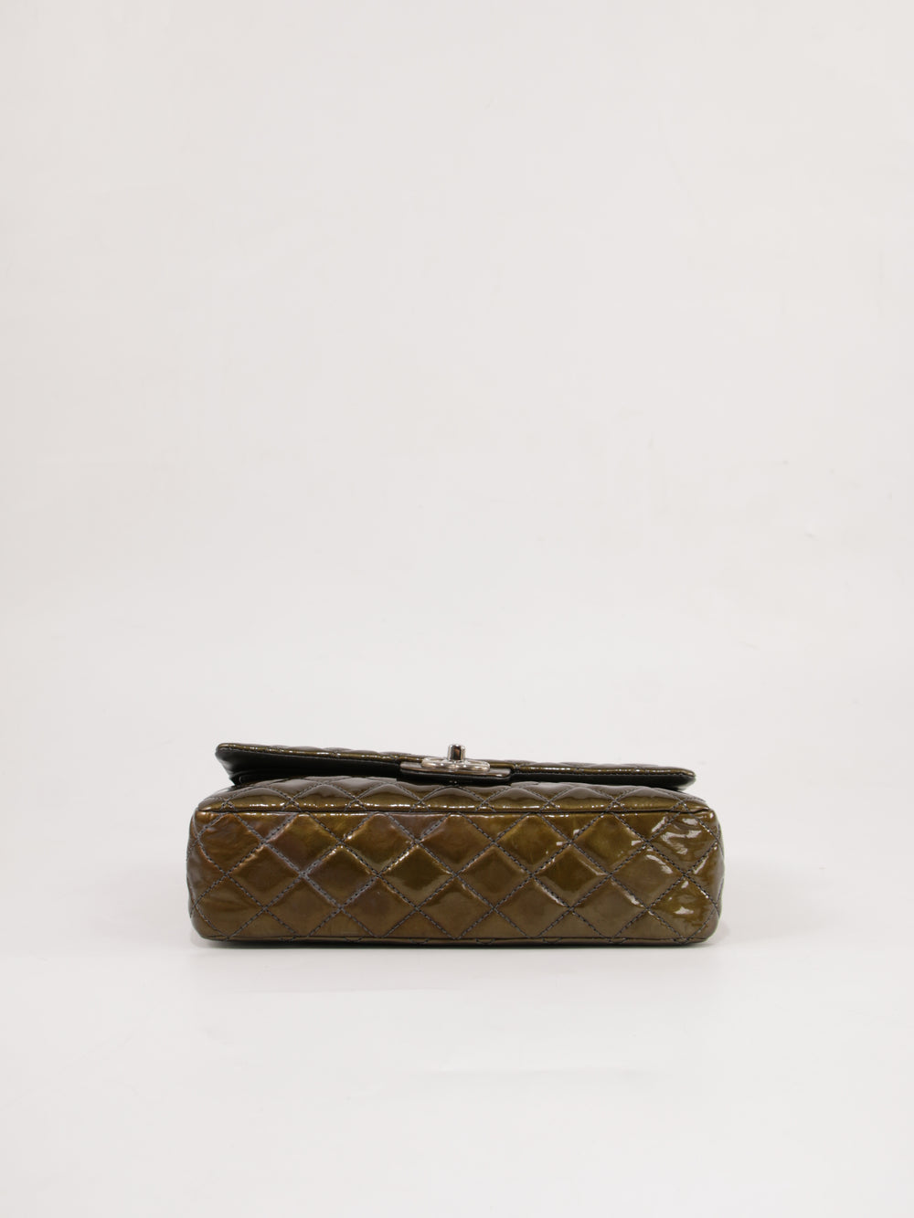 Medium Classic Flap
