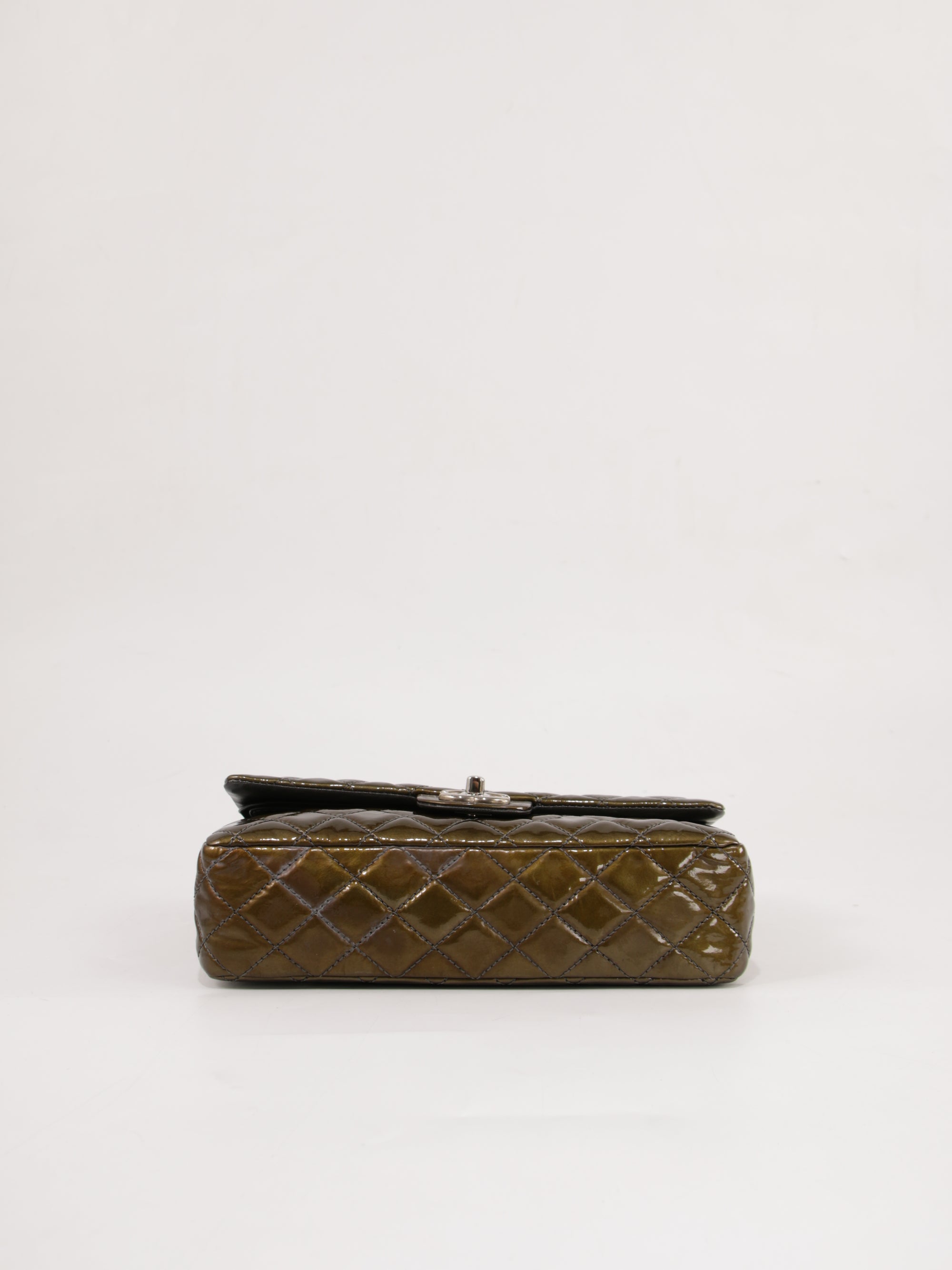 Medium Classic Flap