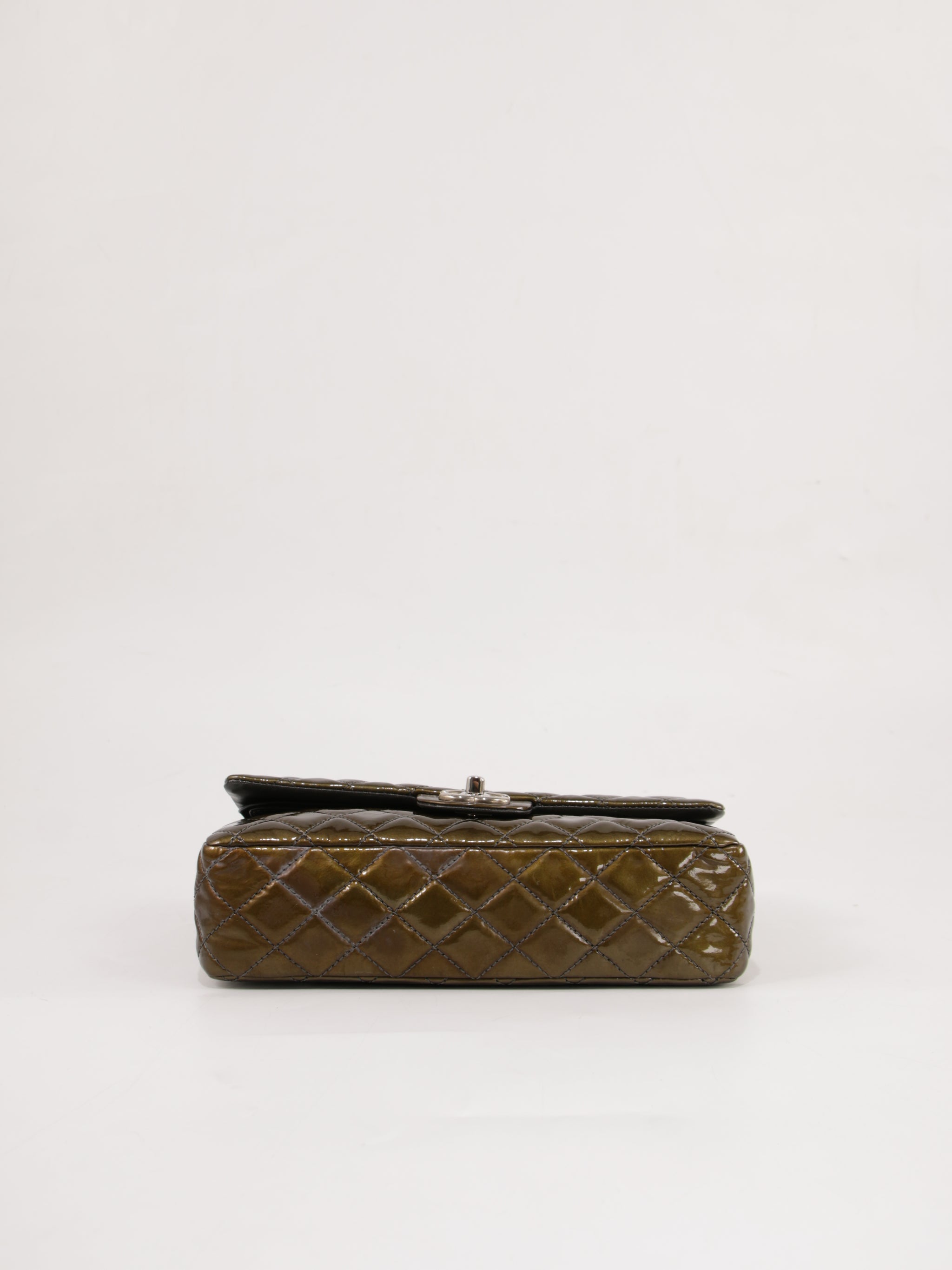 Medium Classic Flap