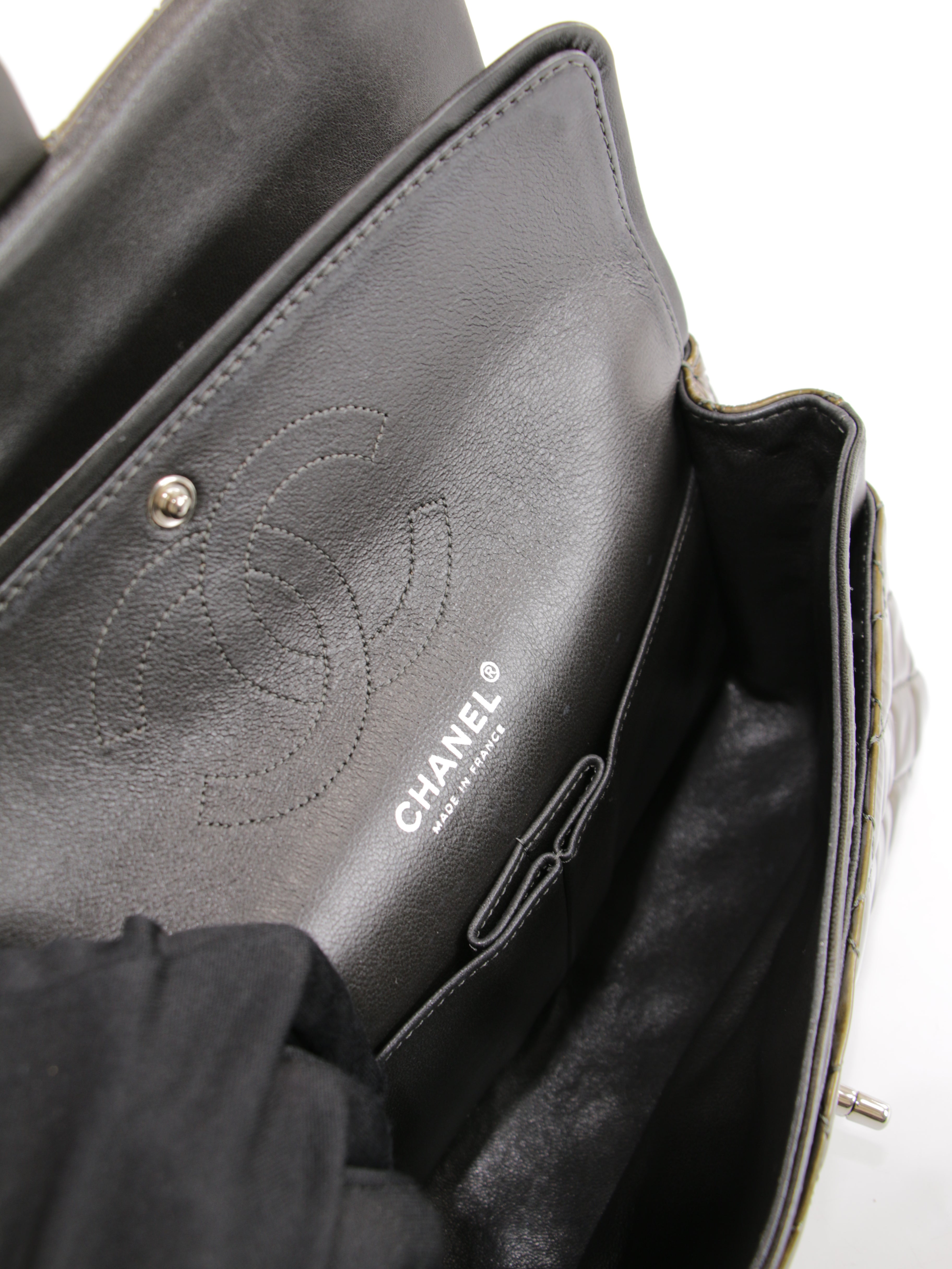 Medium Classic Flap