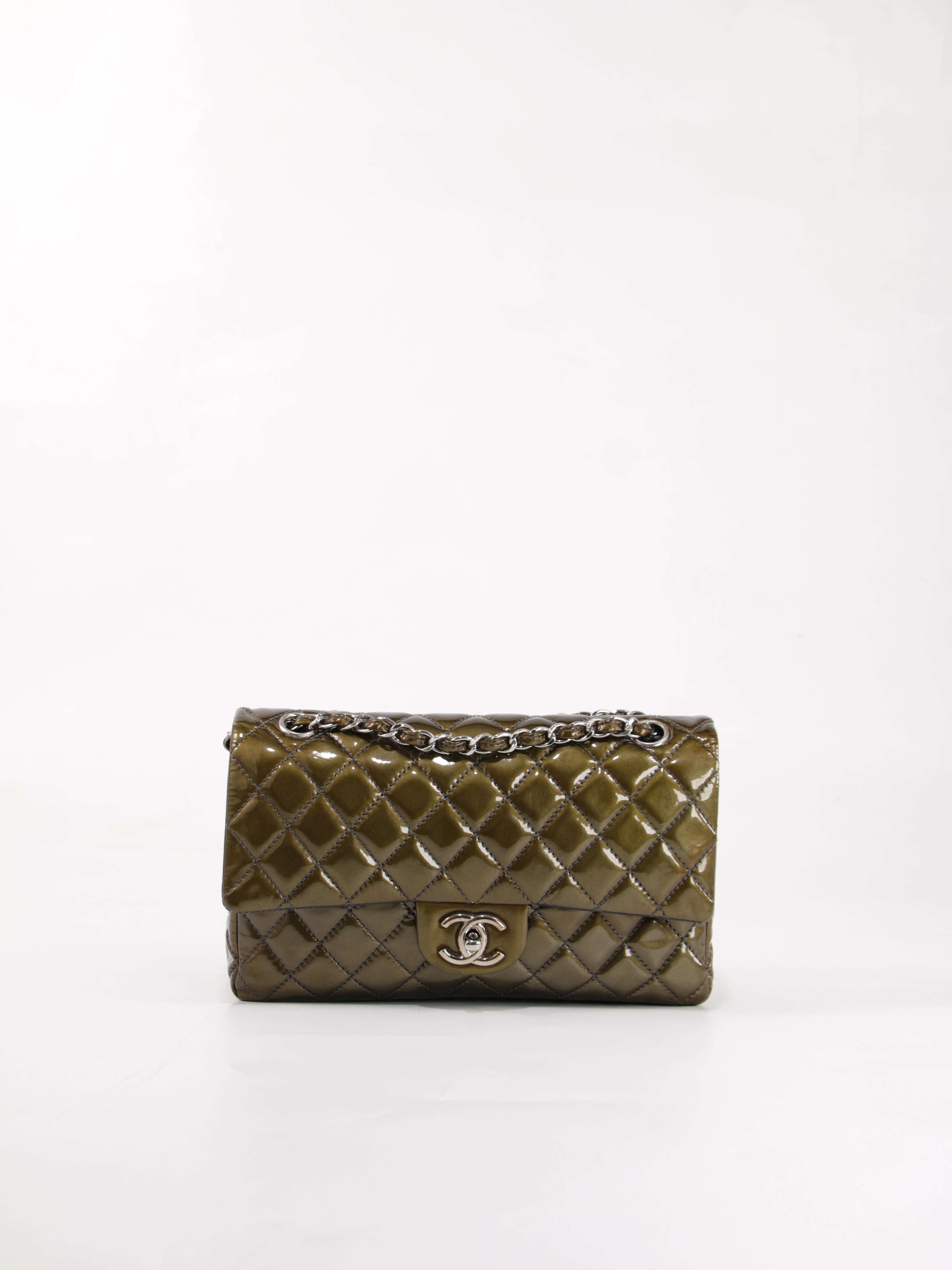 Medium Classic Flap