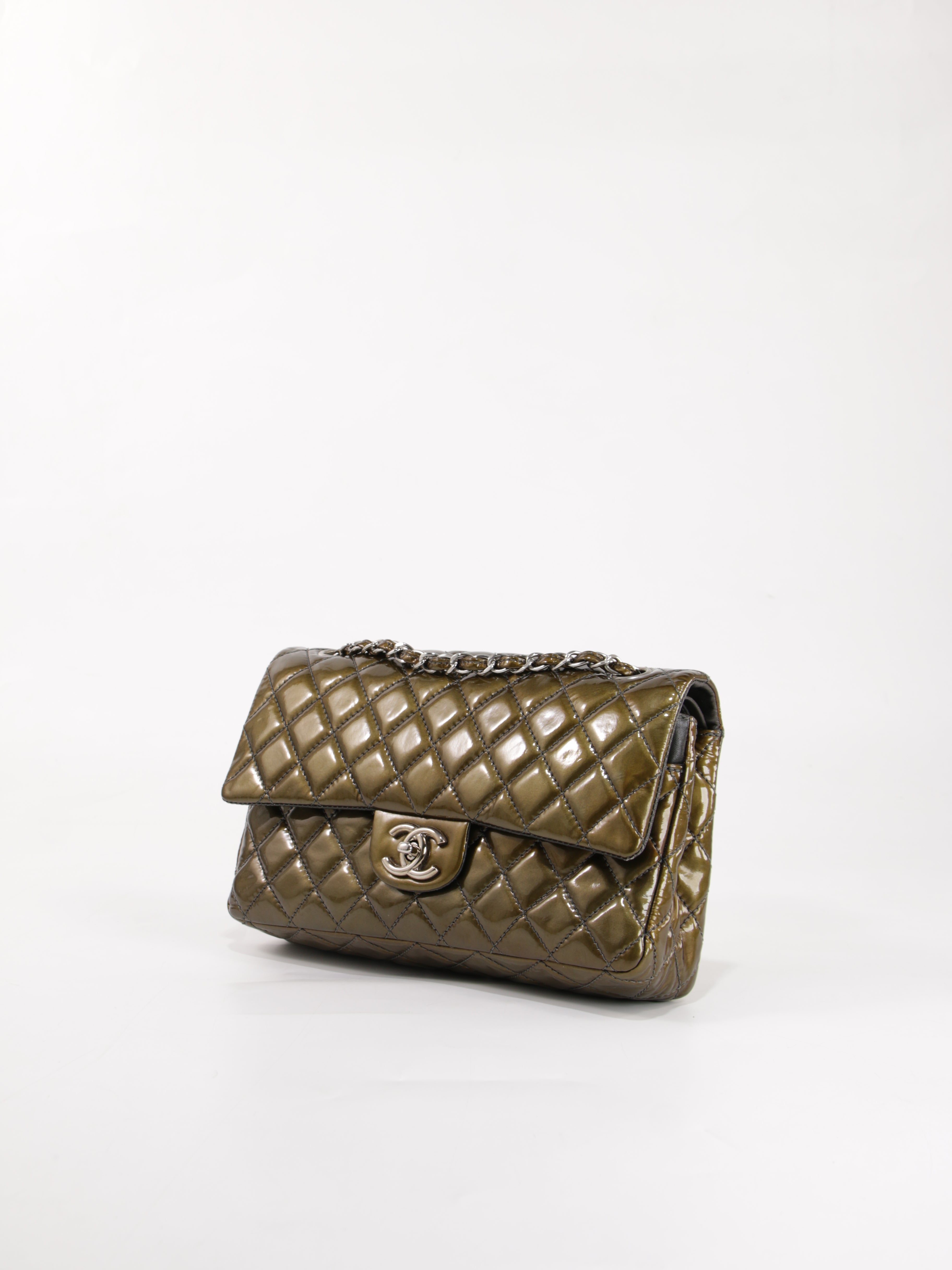Medium Classic Flap