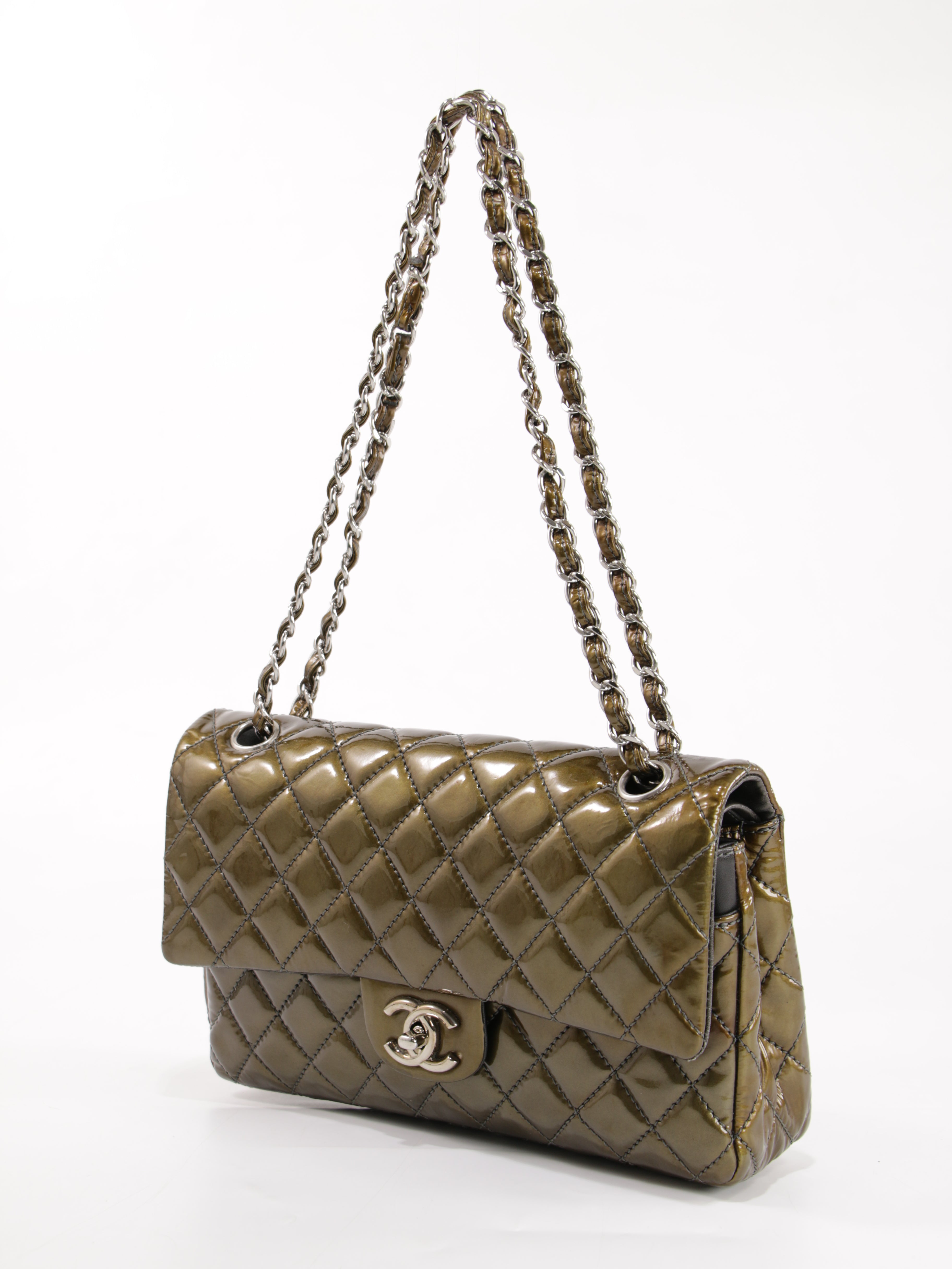 Medium Classic Flap