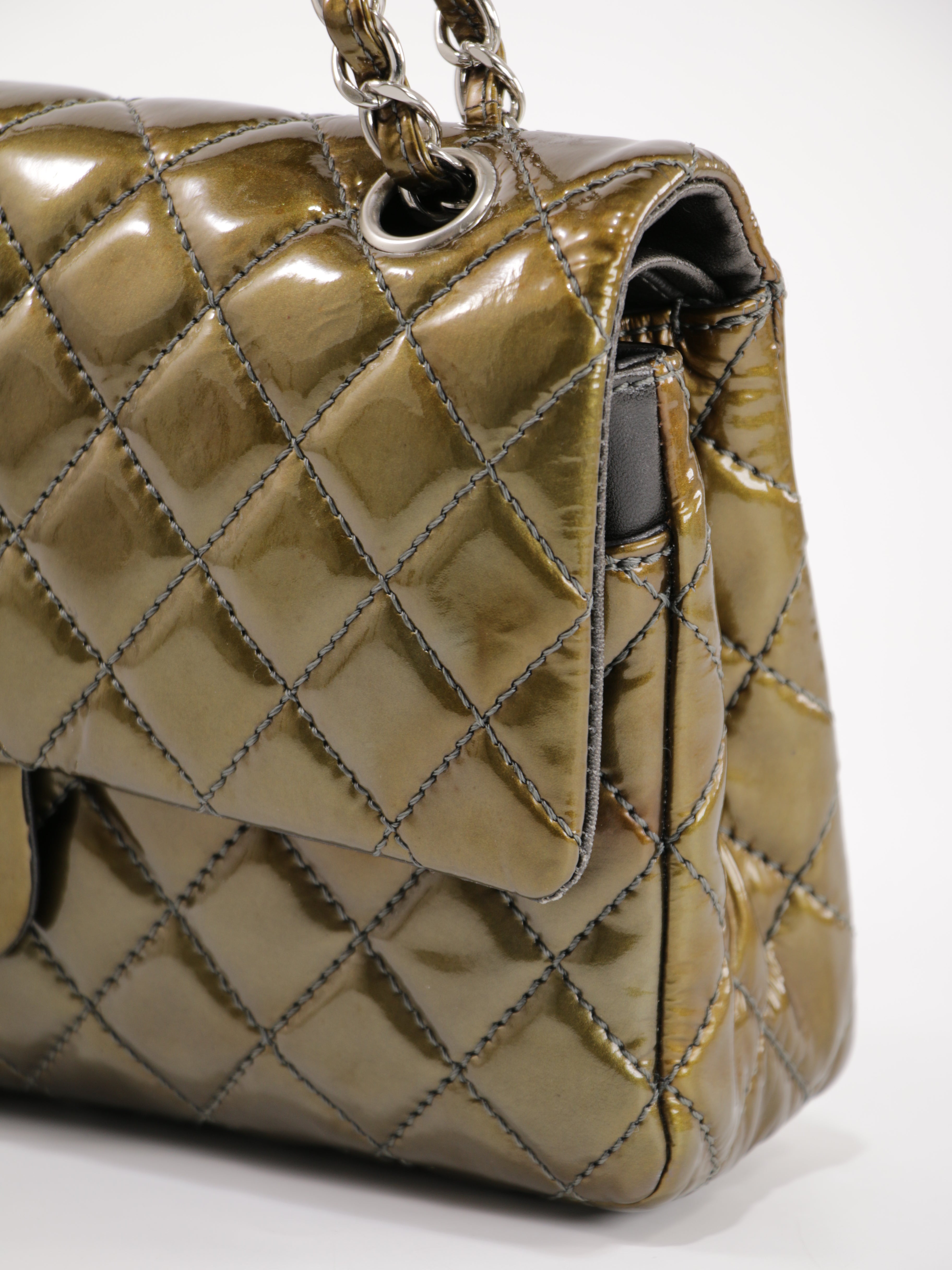 Medium Classic Flap