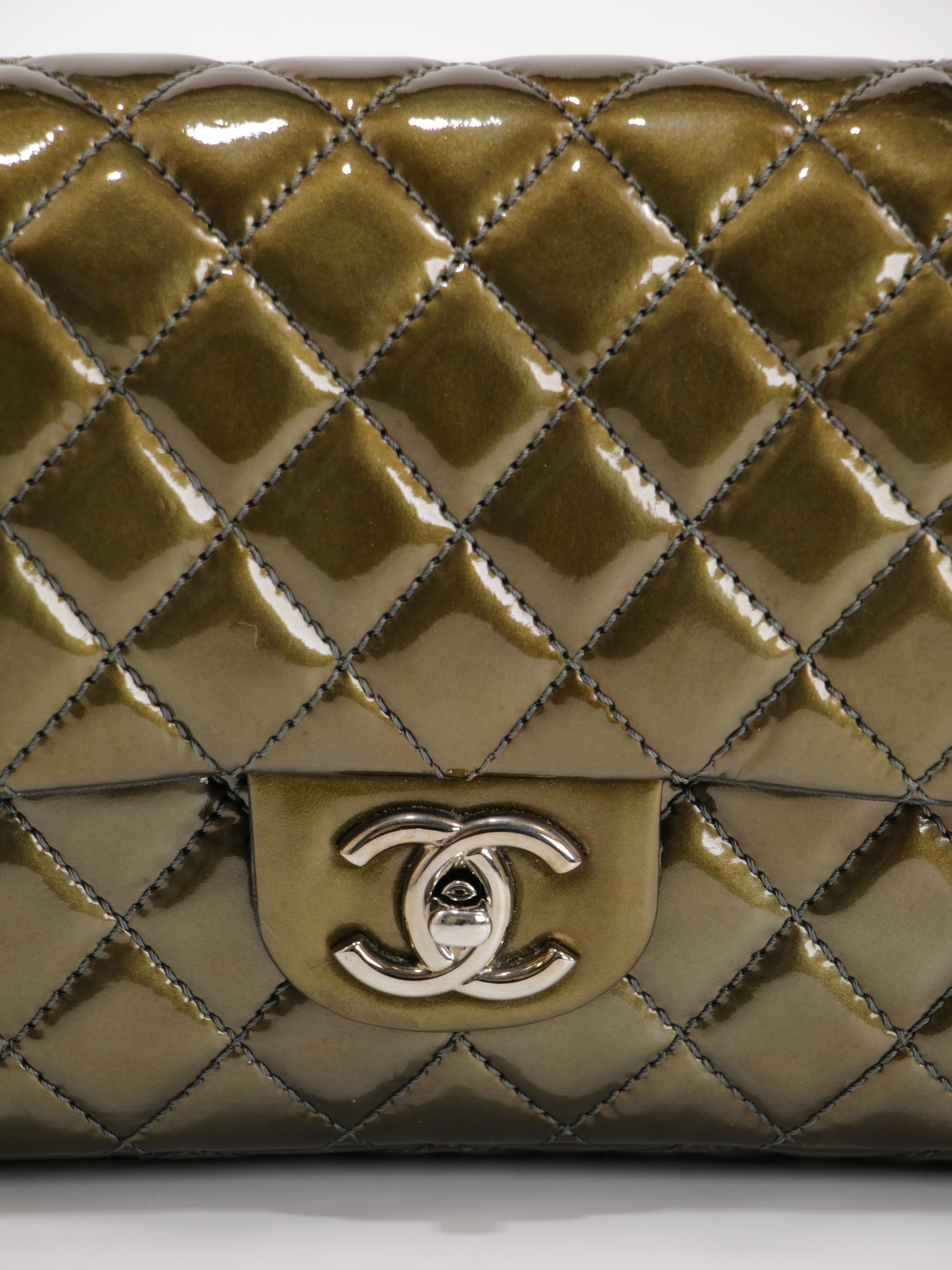 Medium Classic Flap