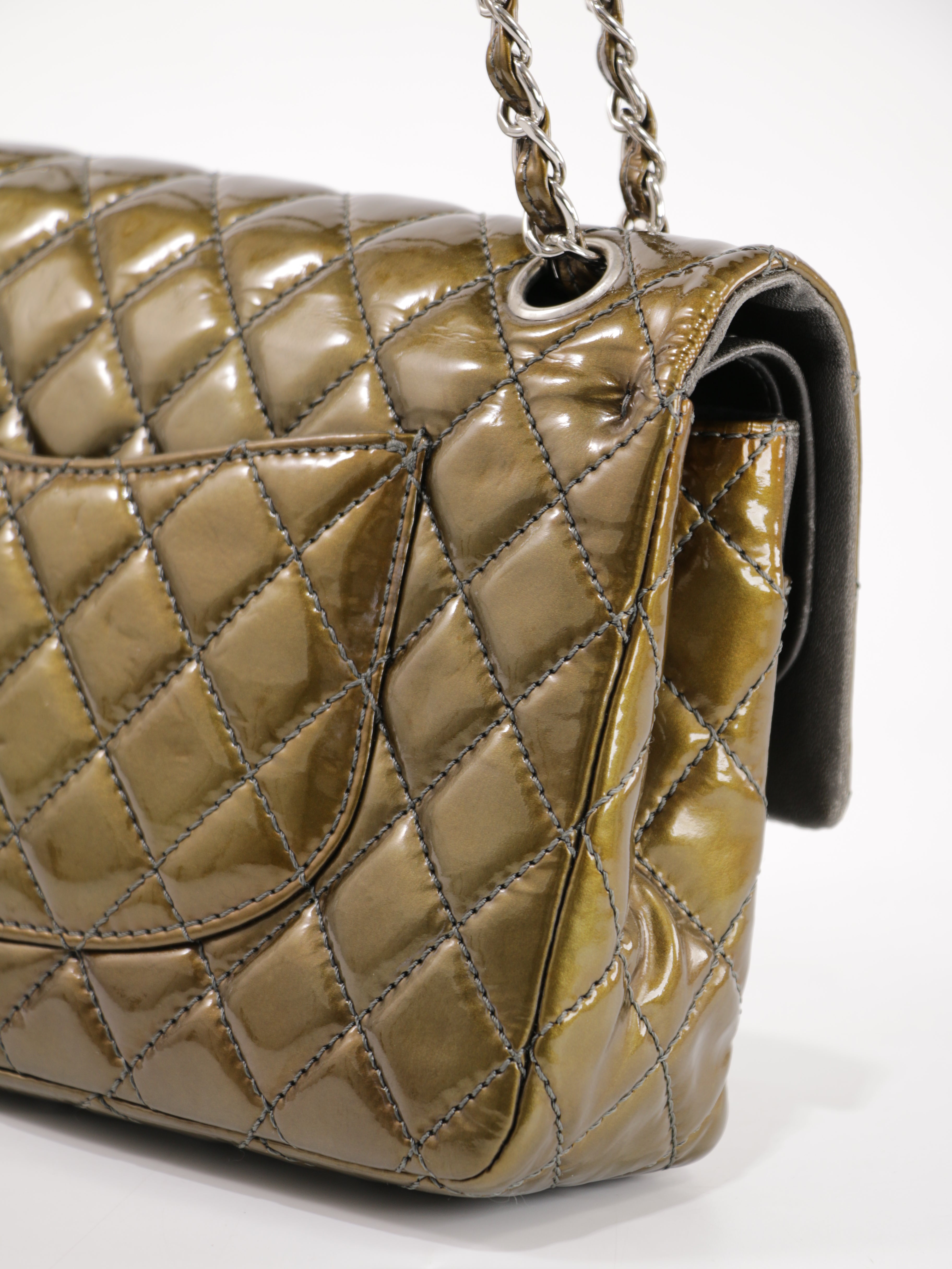 Medium Classic Flap