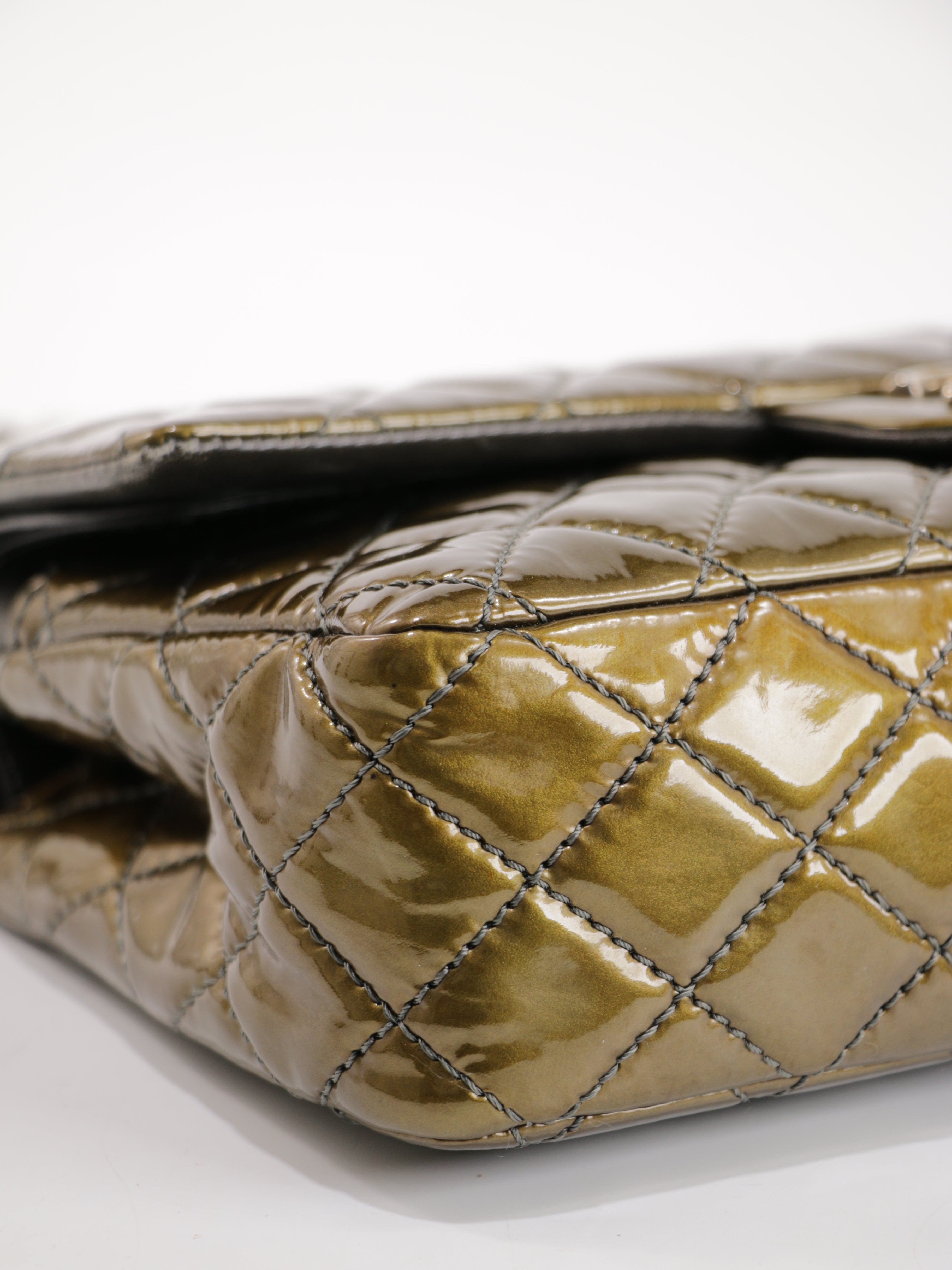 Medium Classic Flap