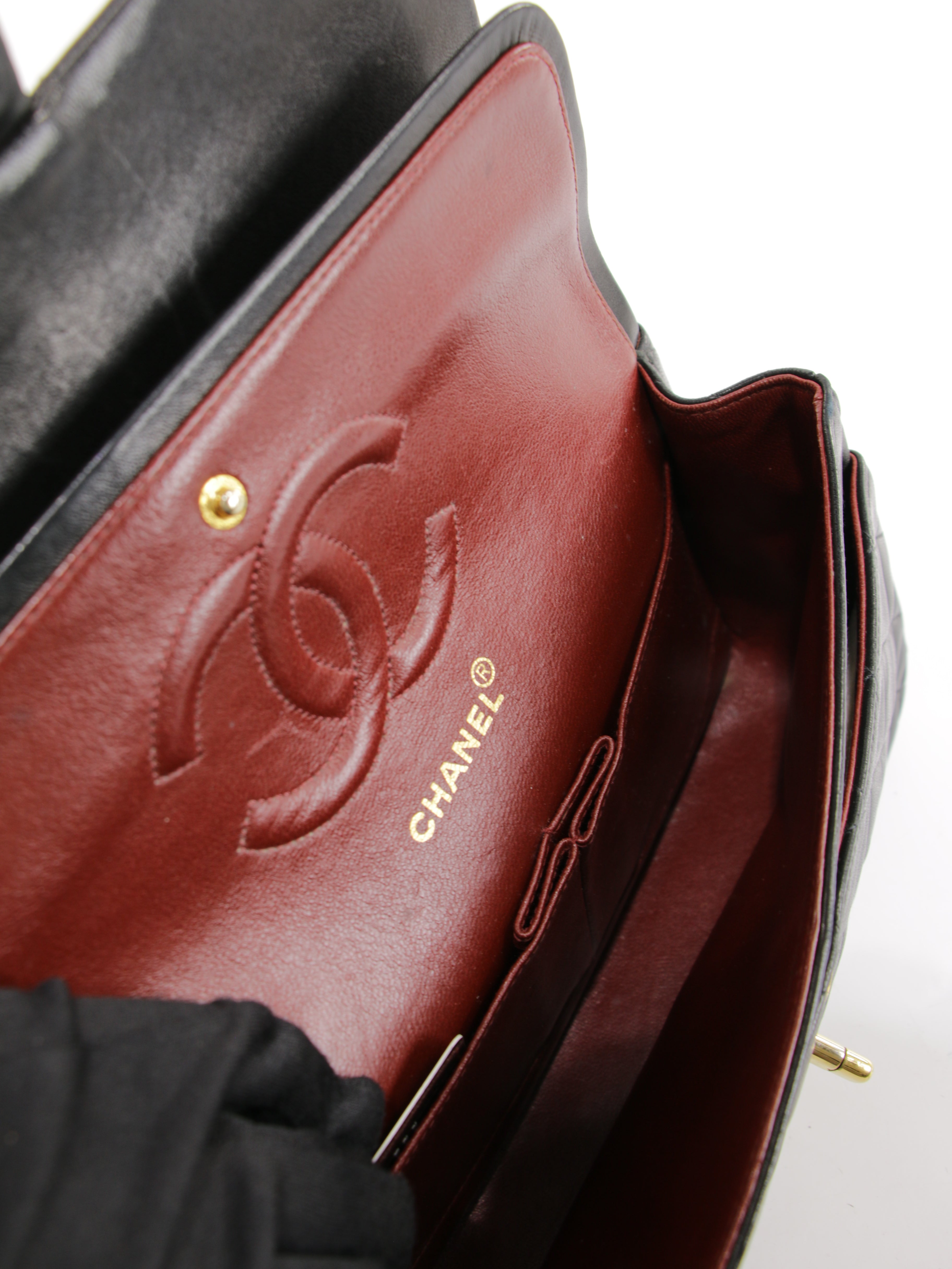 Medium Classic Flap