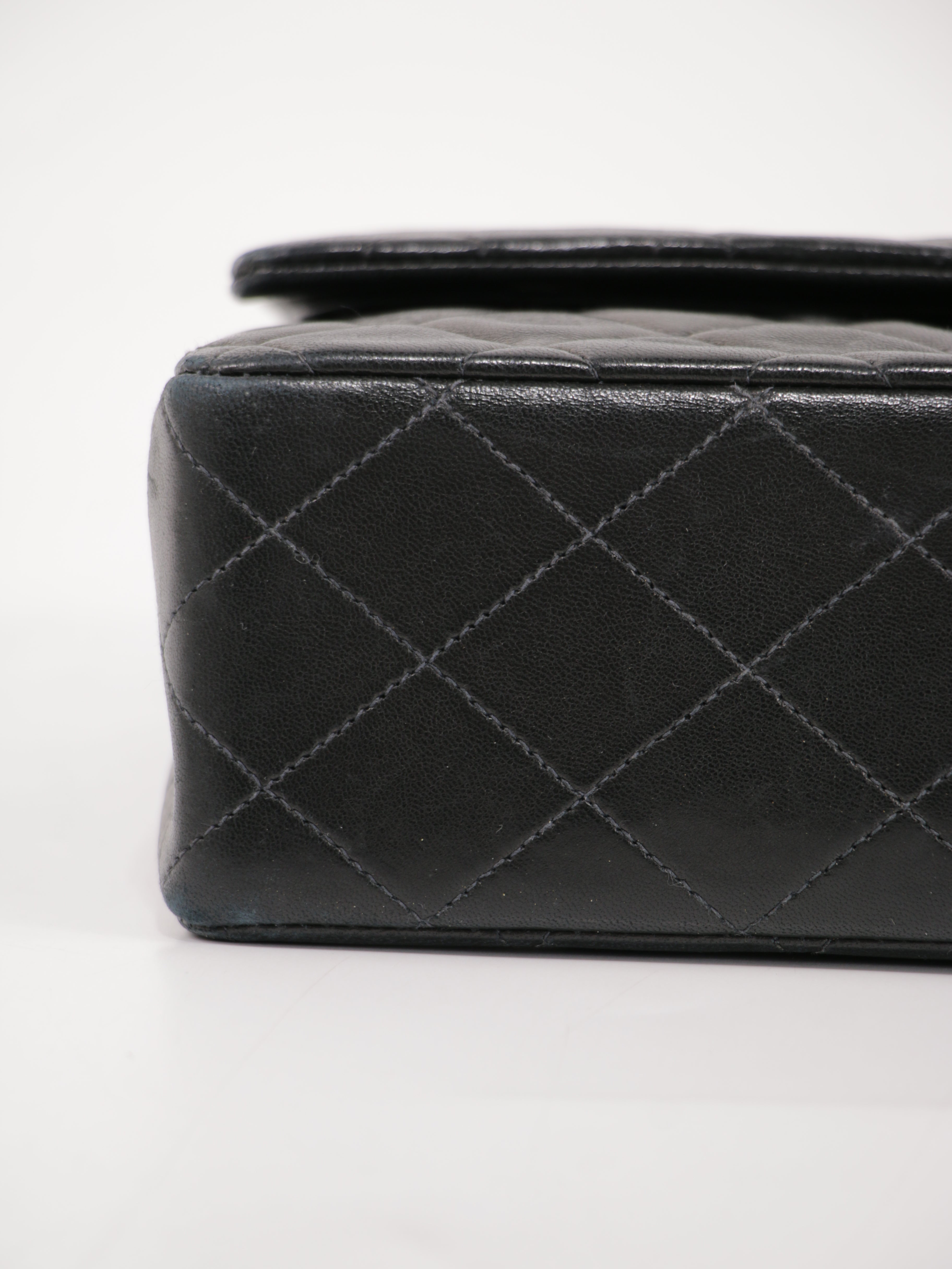 Medium Classic Flap