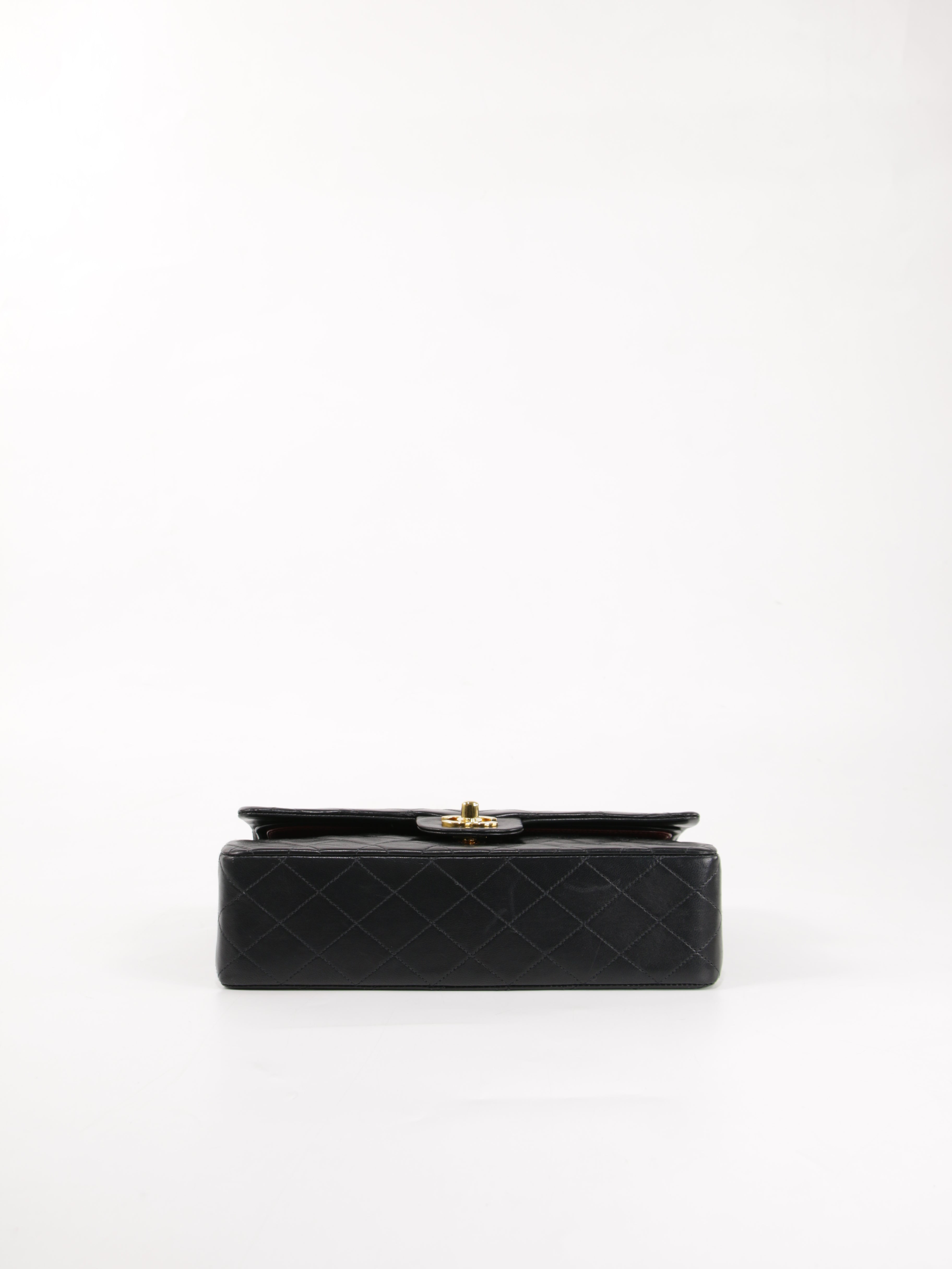 Medium Classic Flap