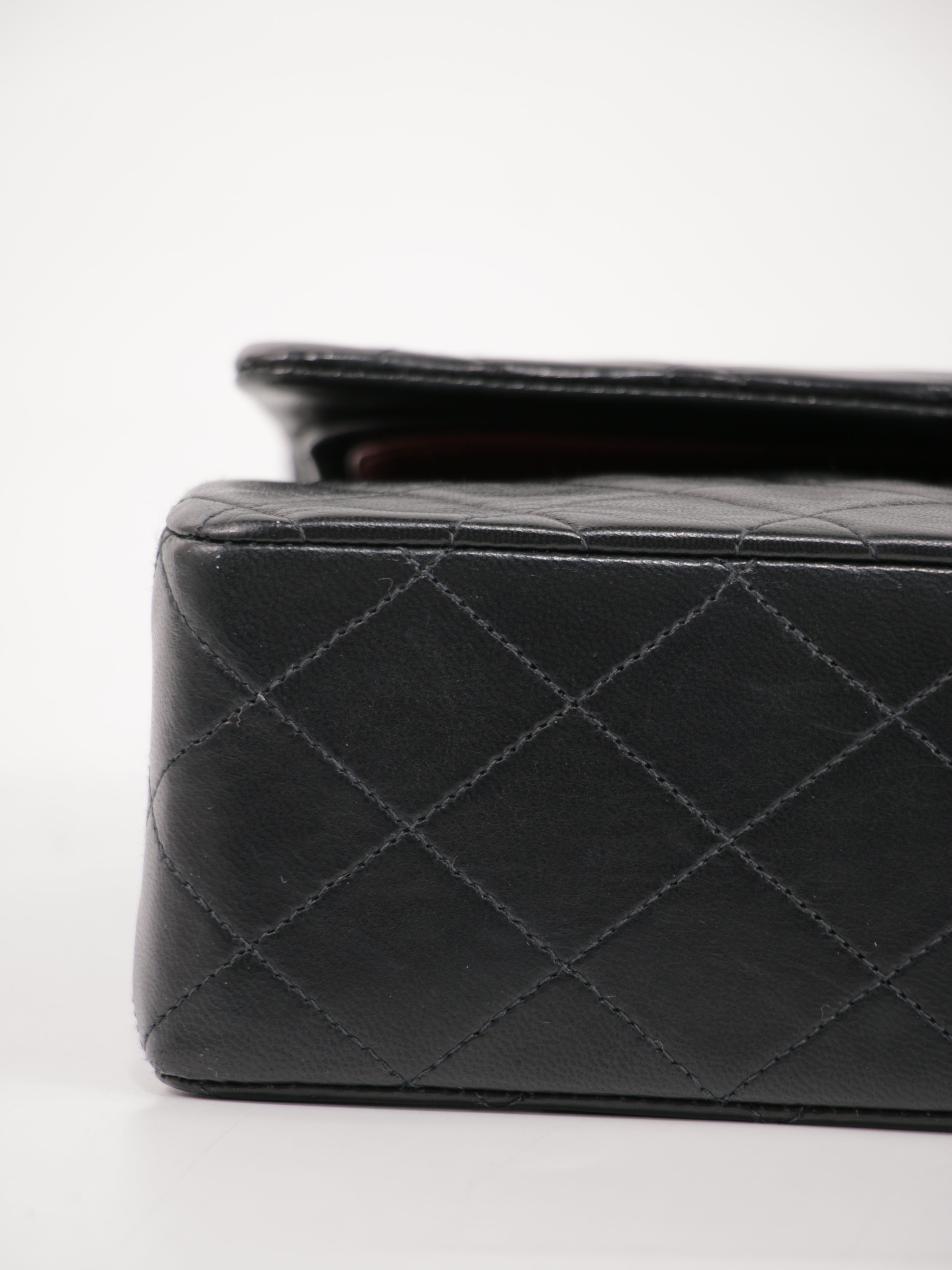 Medium Classic Flap
