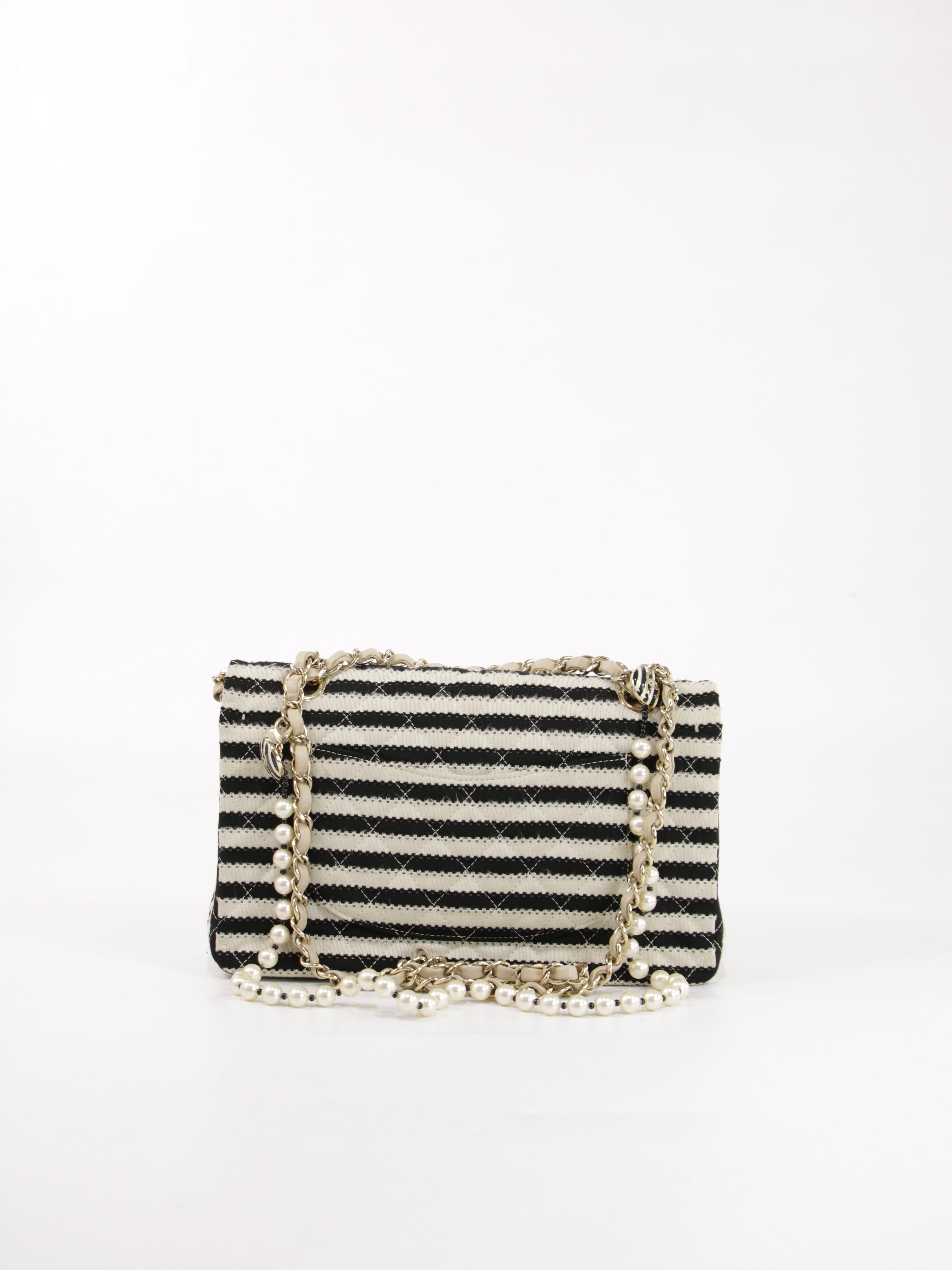 Medium Classic Flap