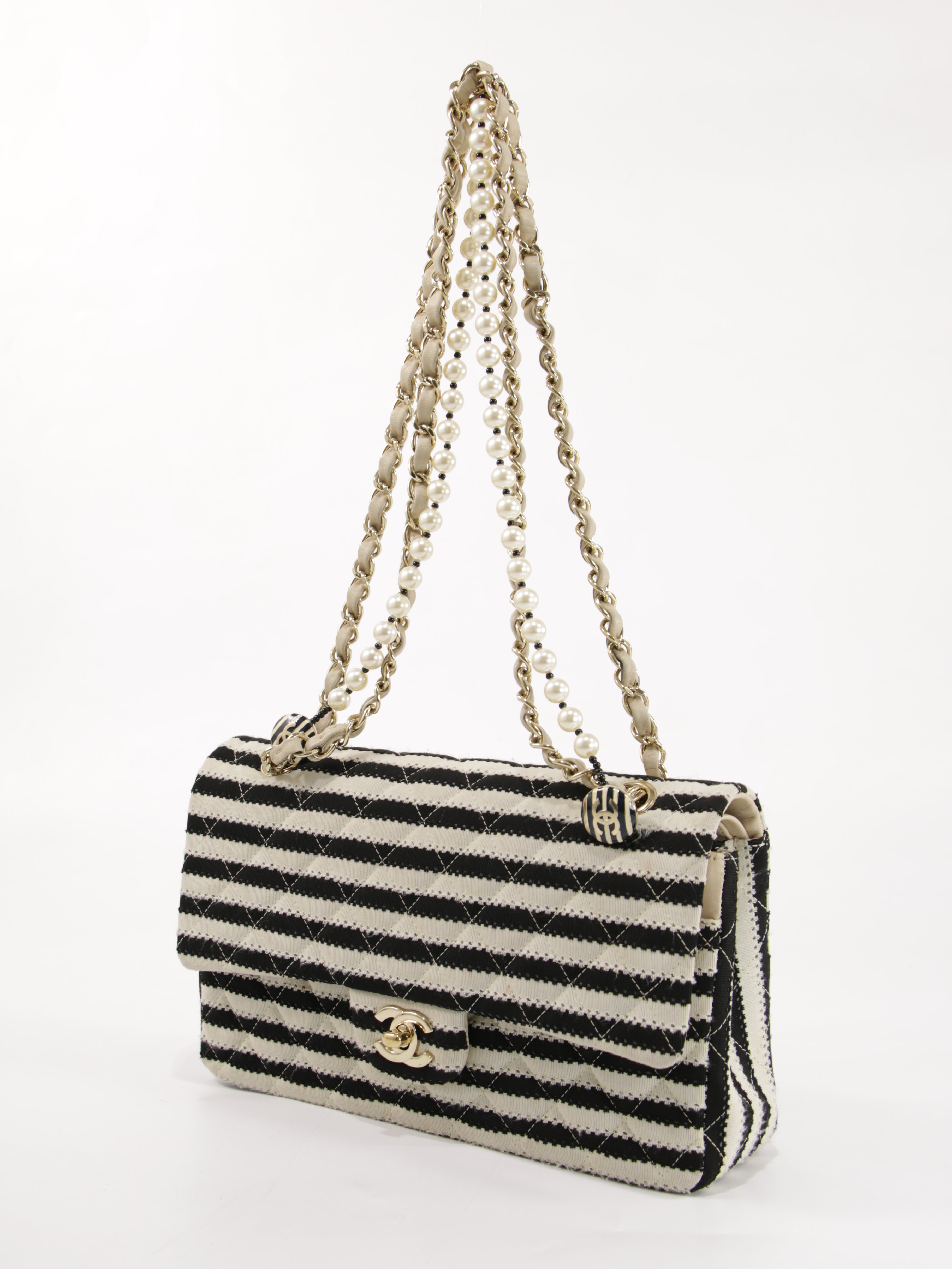 Medium Classic Flap