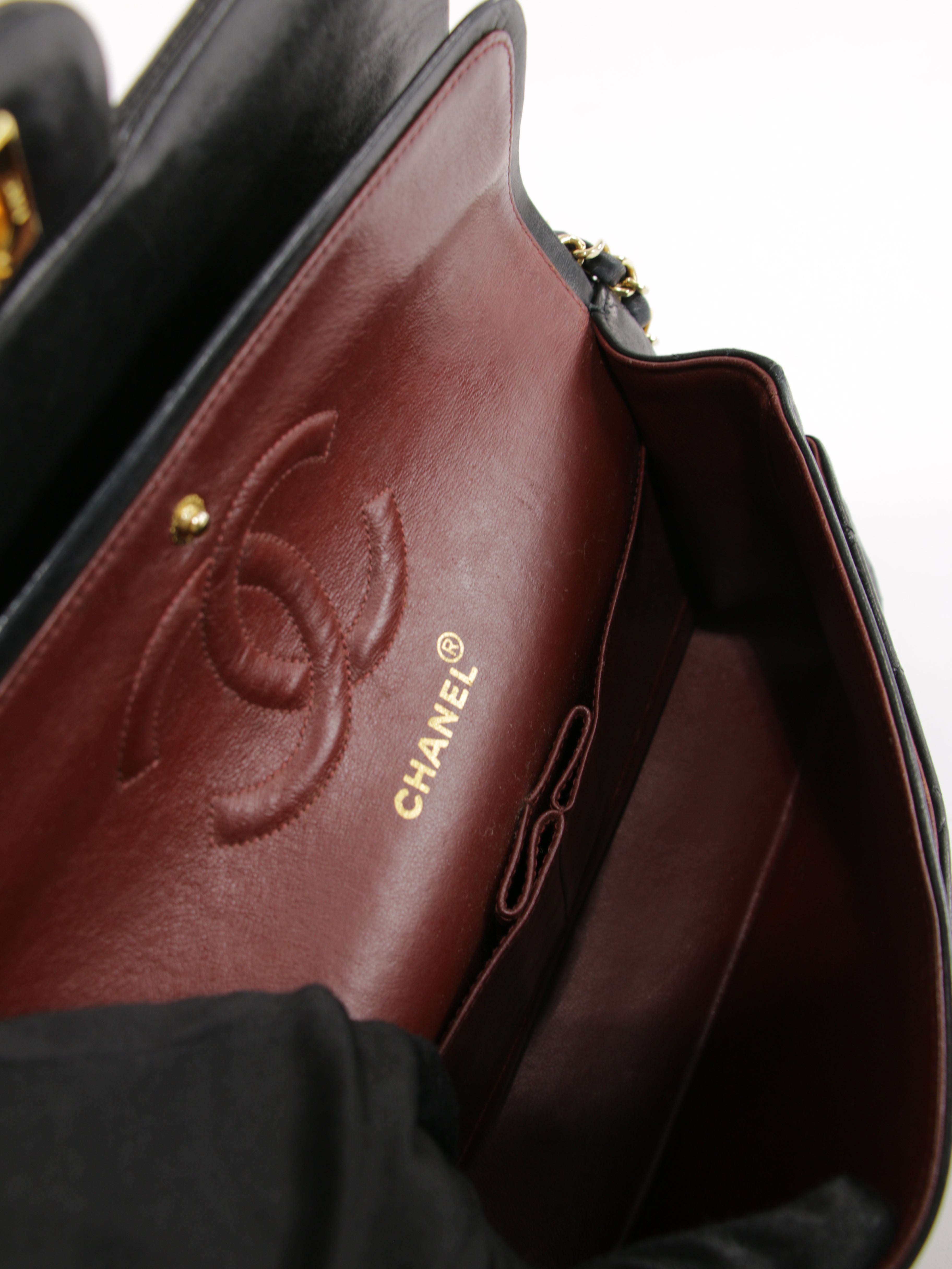 Medium Classic Flap