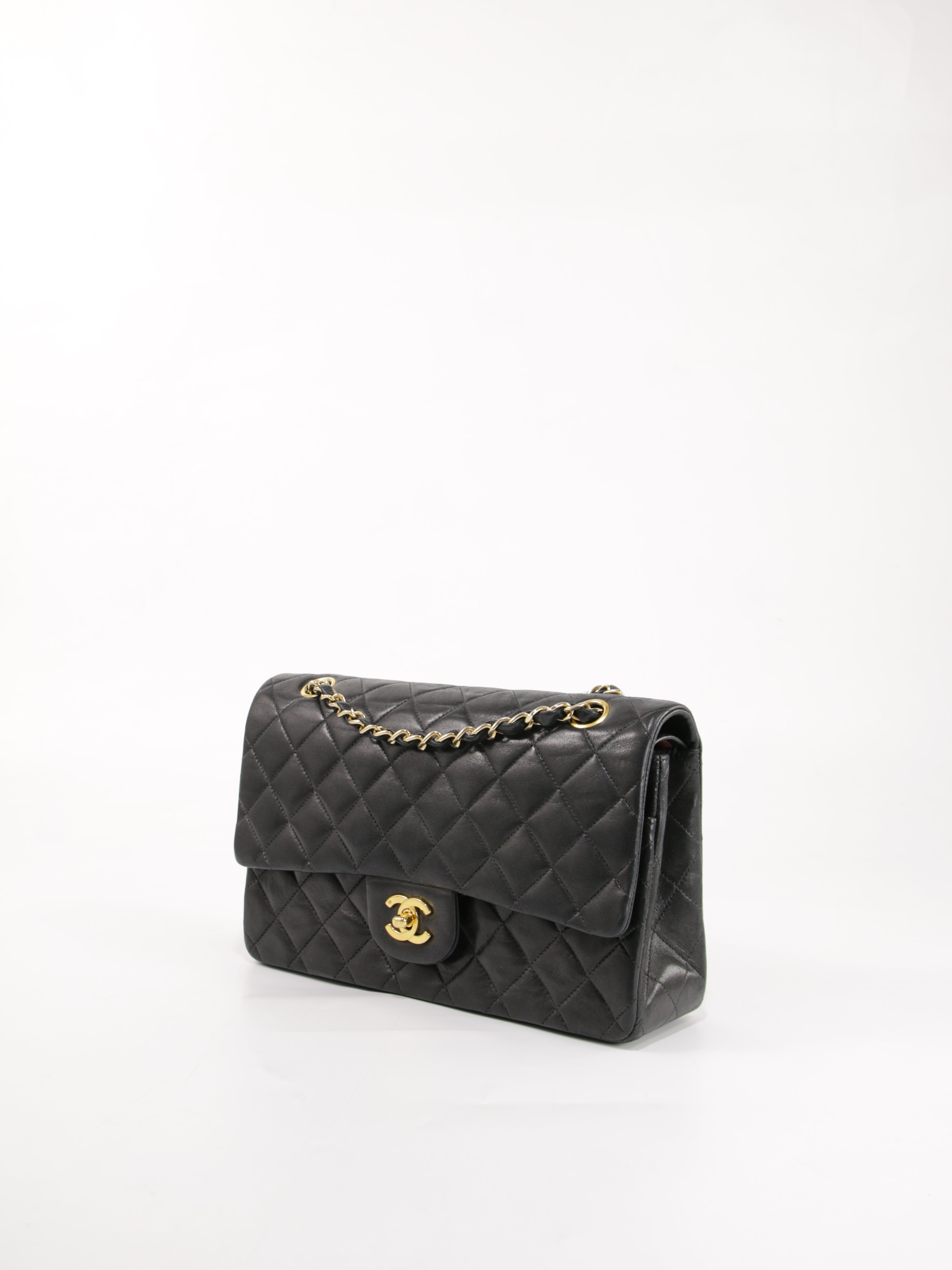 Medium Classic Flap