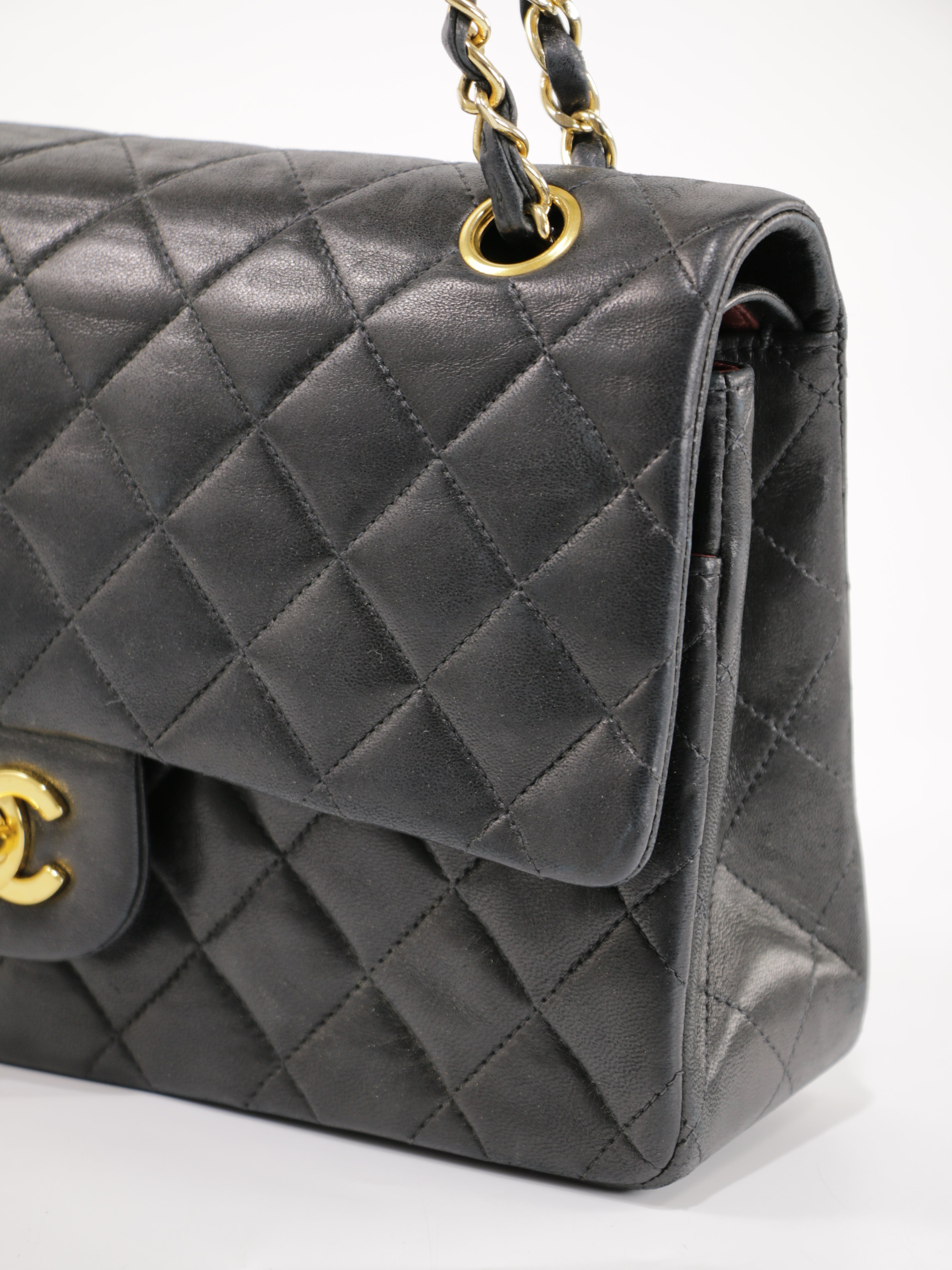 Medium Classic Flap