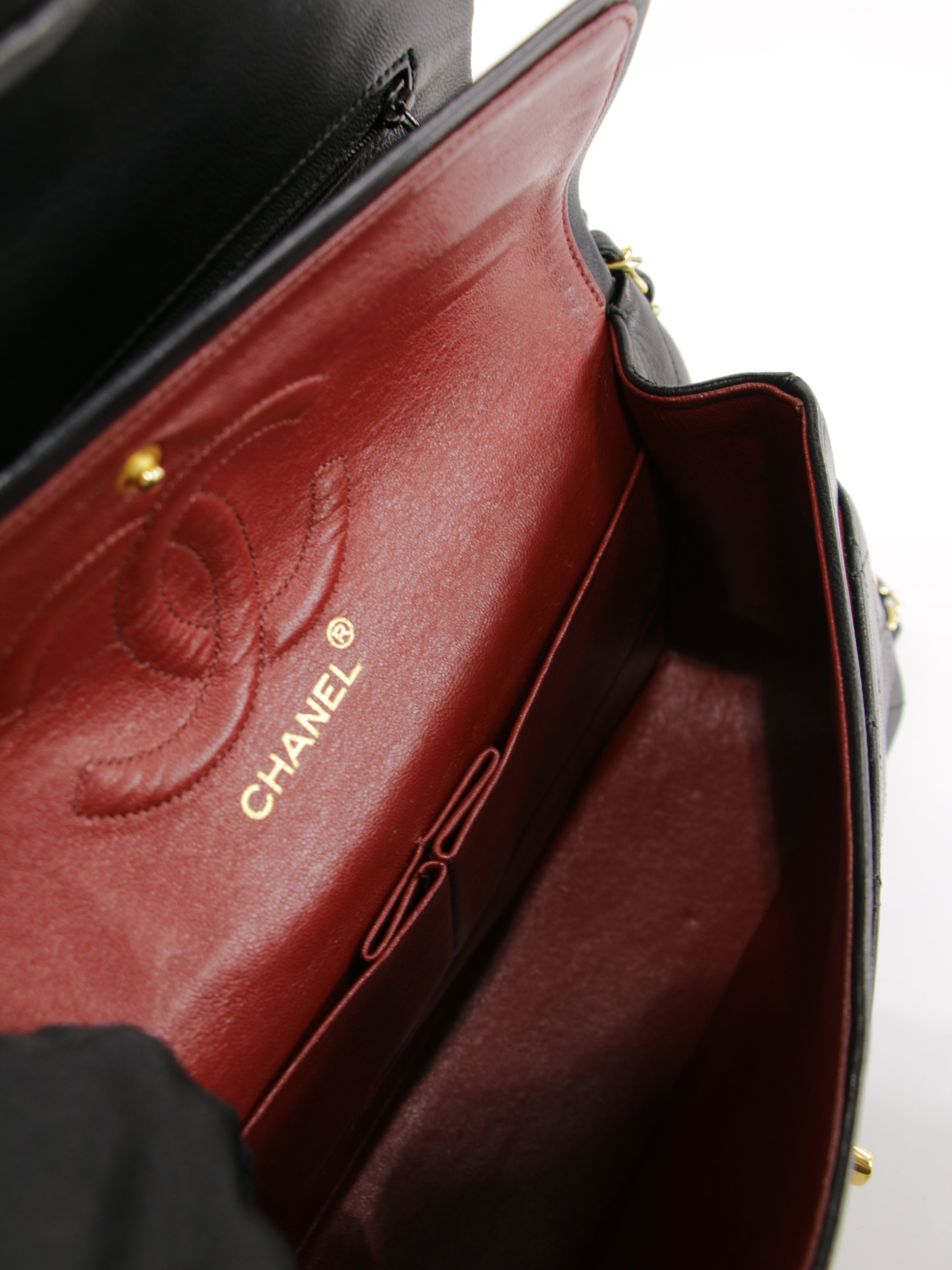 Medium Classic Flap