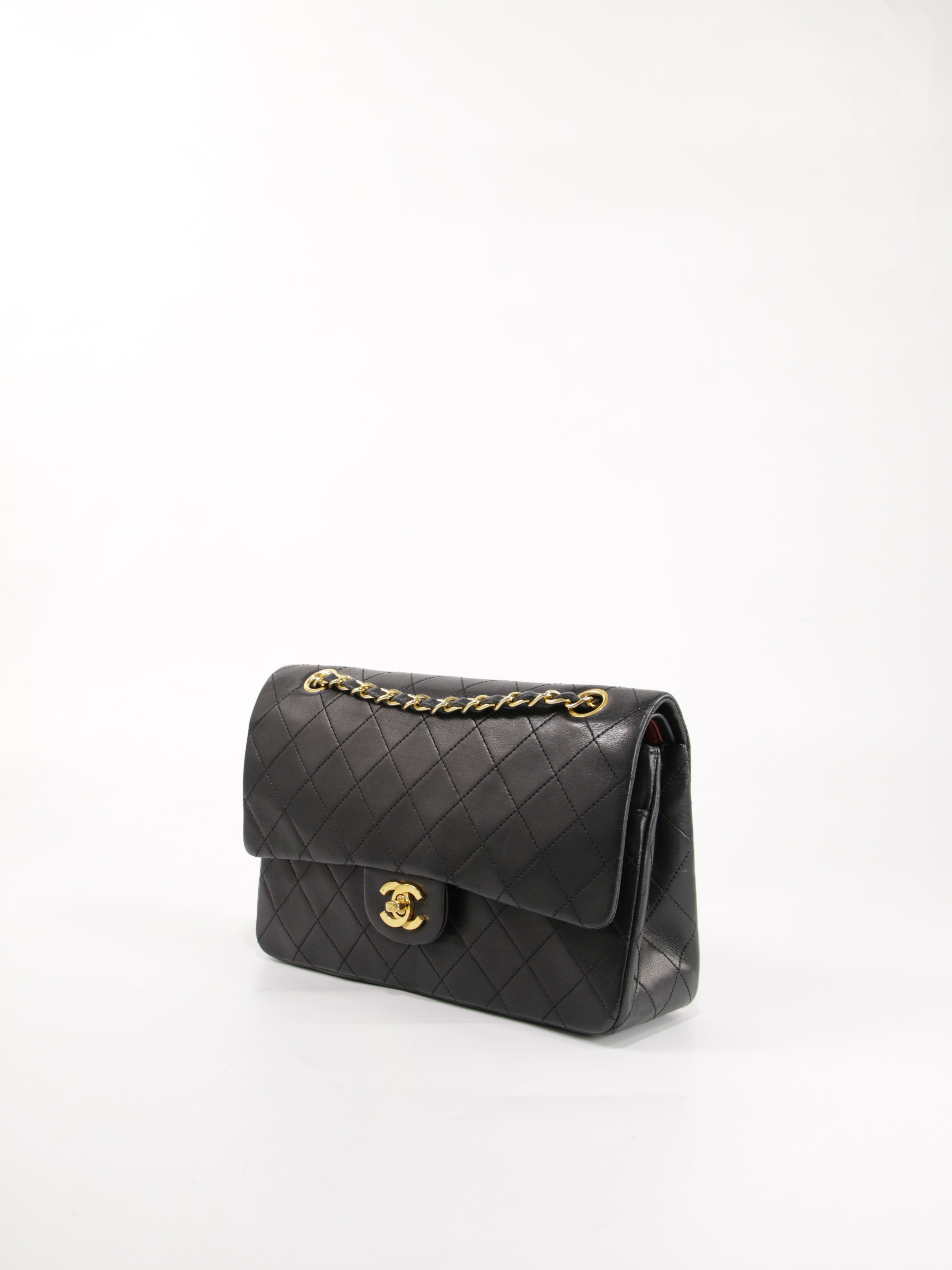 Medium Classic Flap