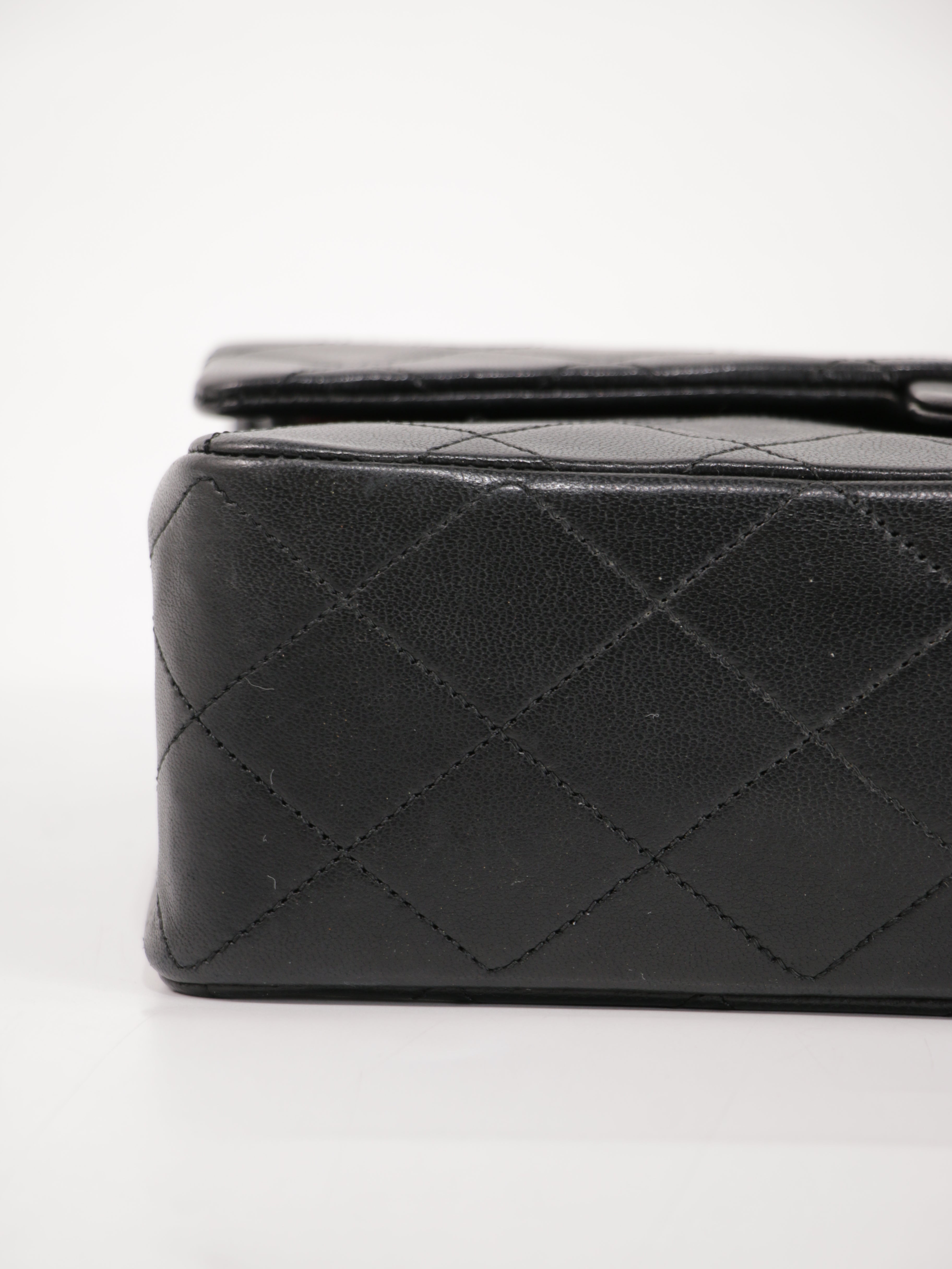 Medium Classic Flap