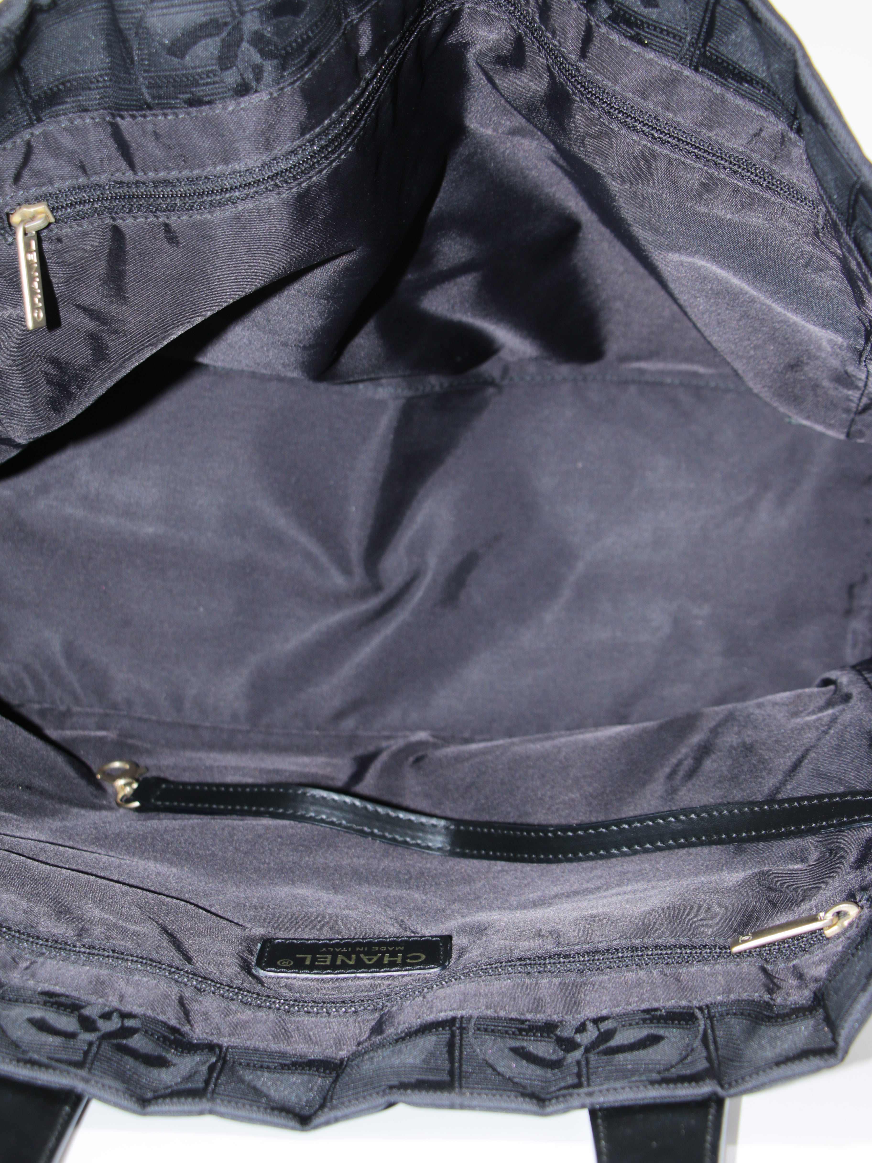 Medium New Travel Line Tote