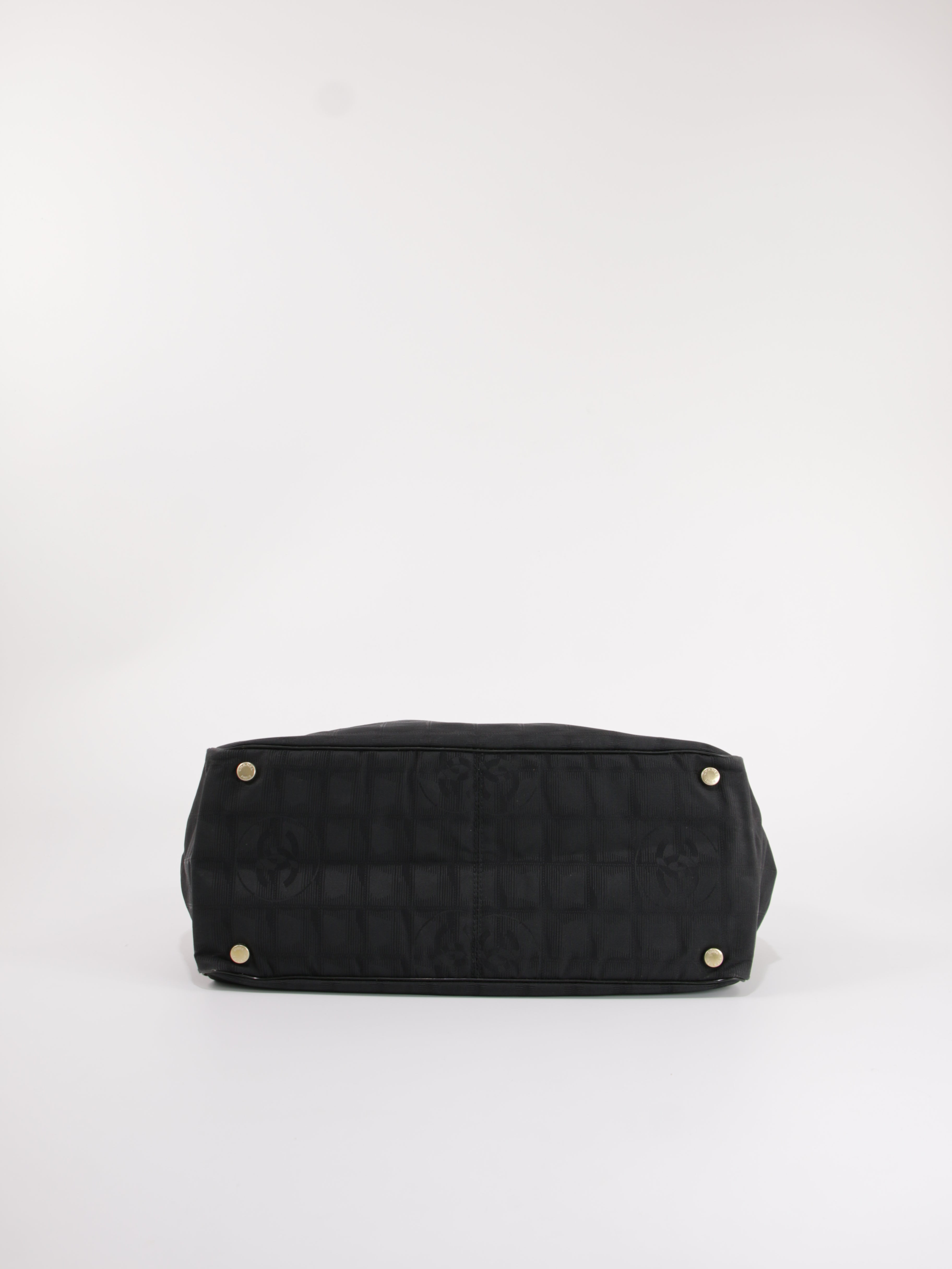 Medium New Travel Line Tote