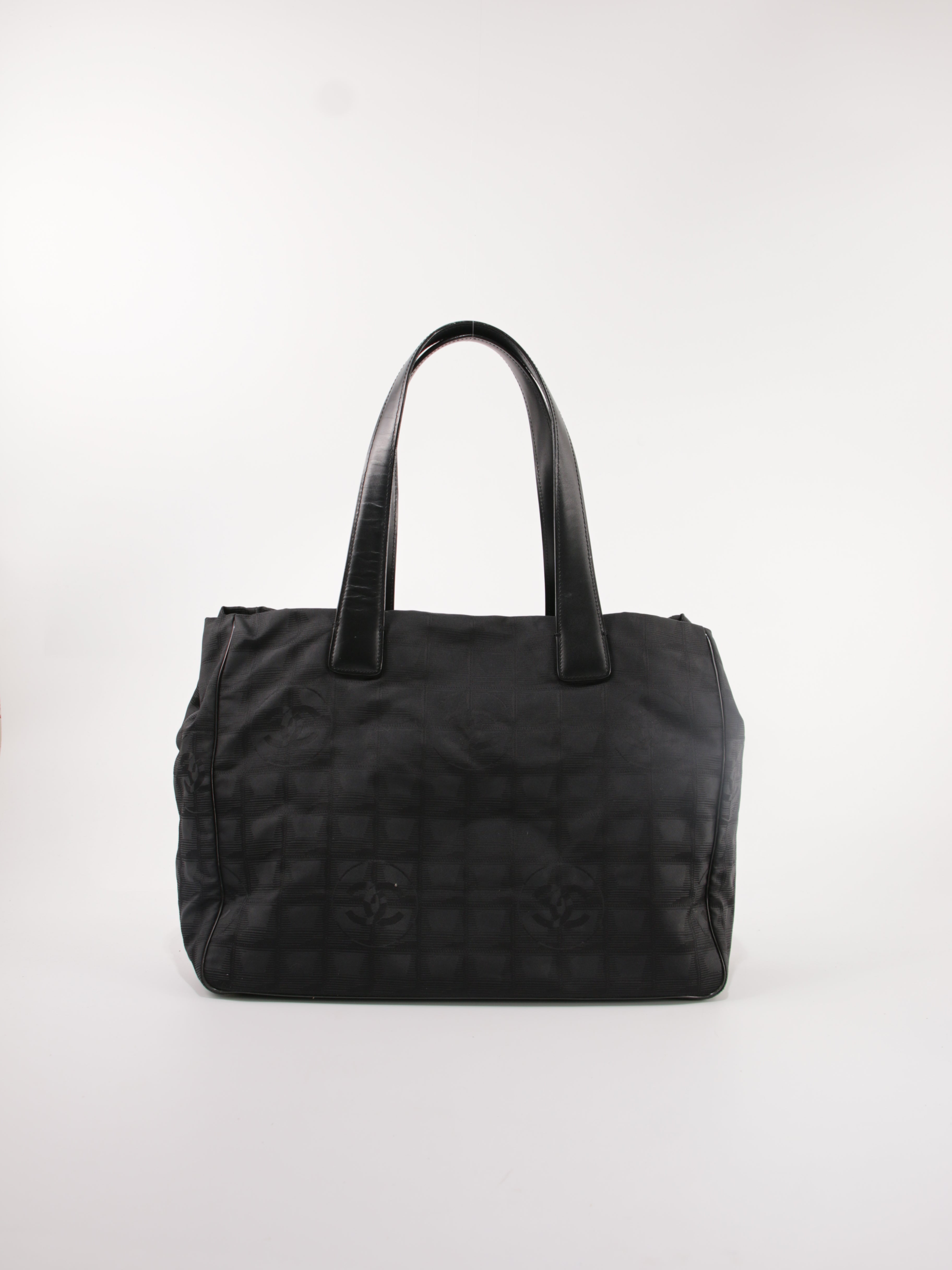 Medium New Travel Line Tote
