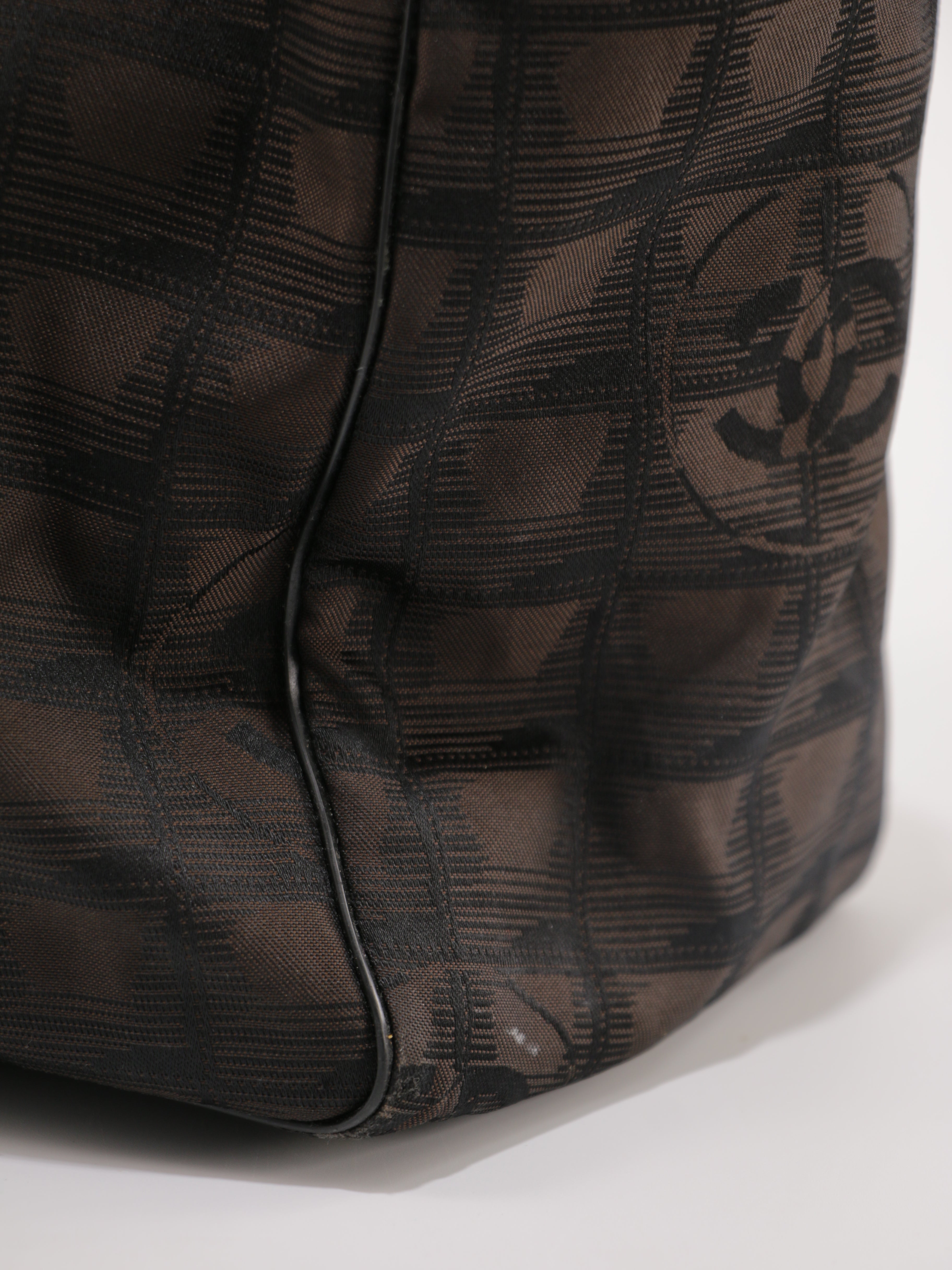 Medium New Travel Line Tote