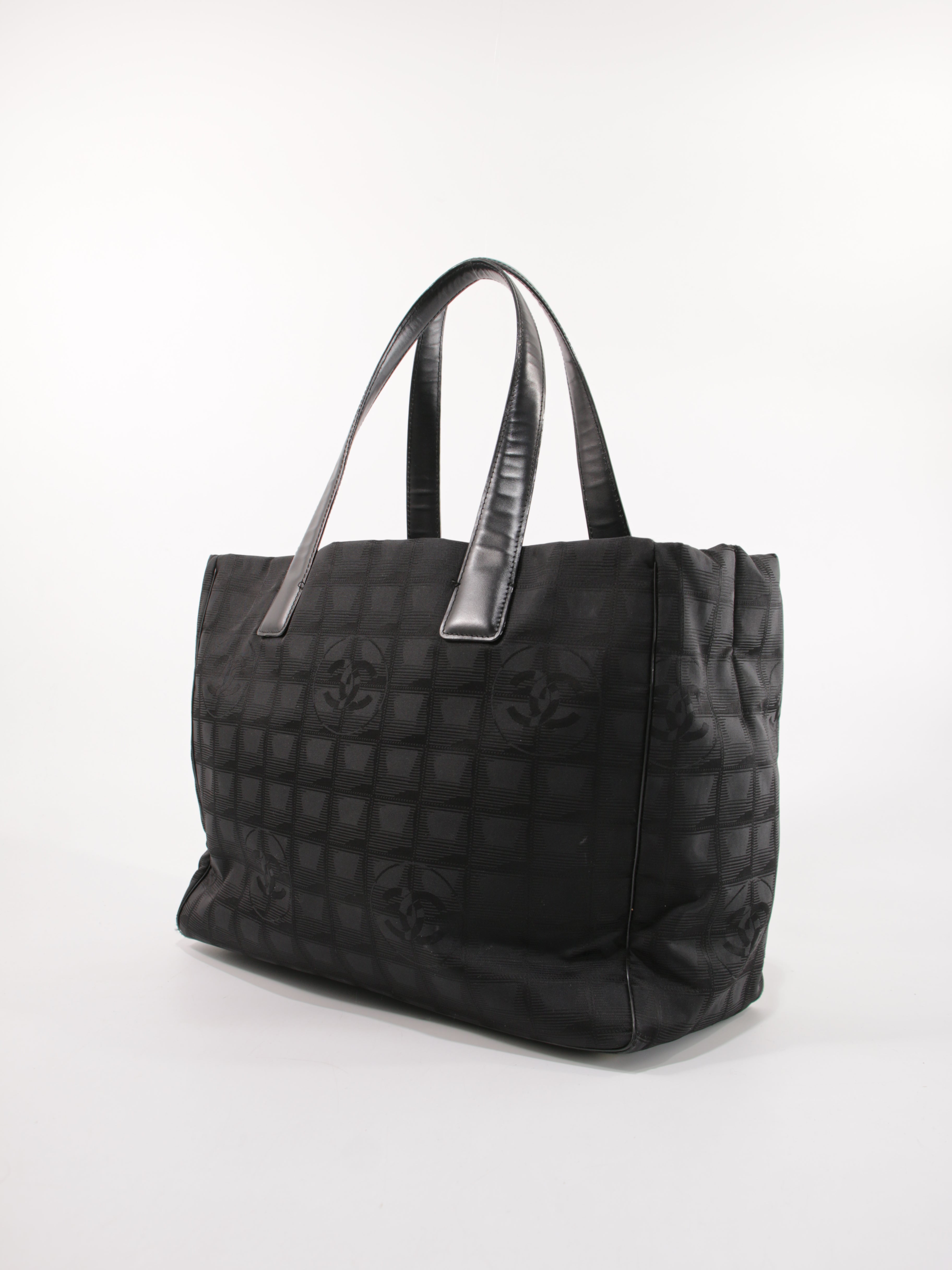 Medium New Travel Line Tote