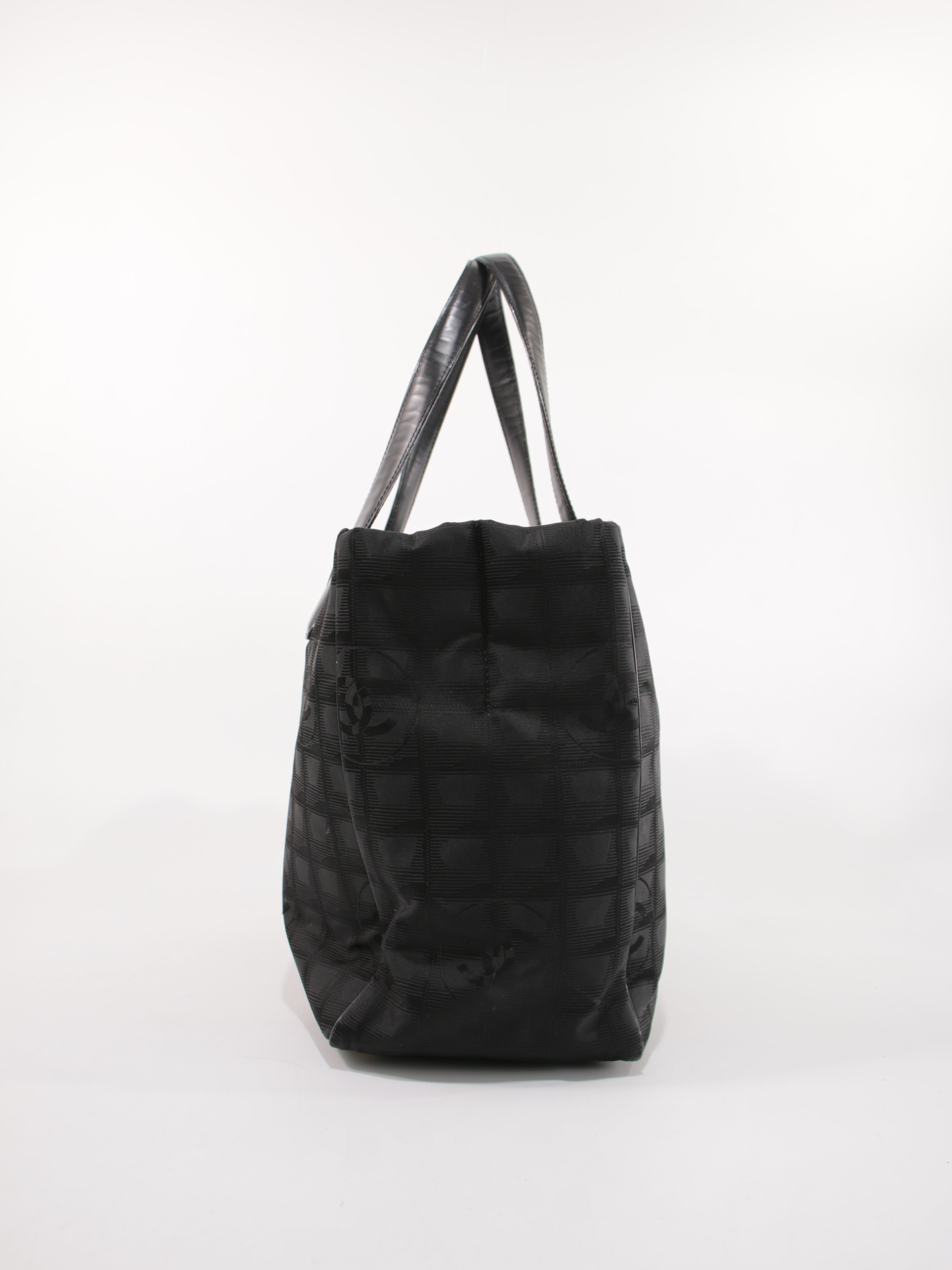 Medium New Travel Line Tote