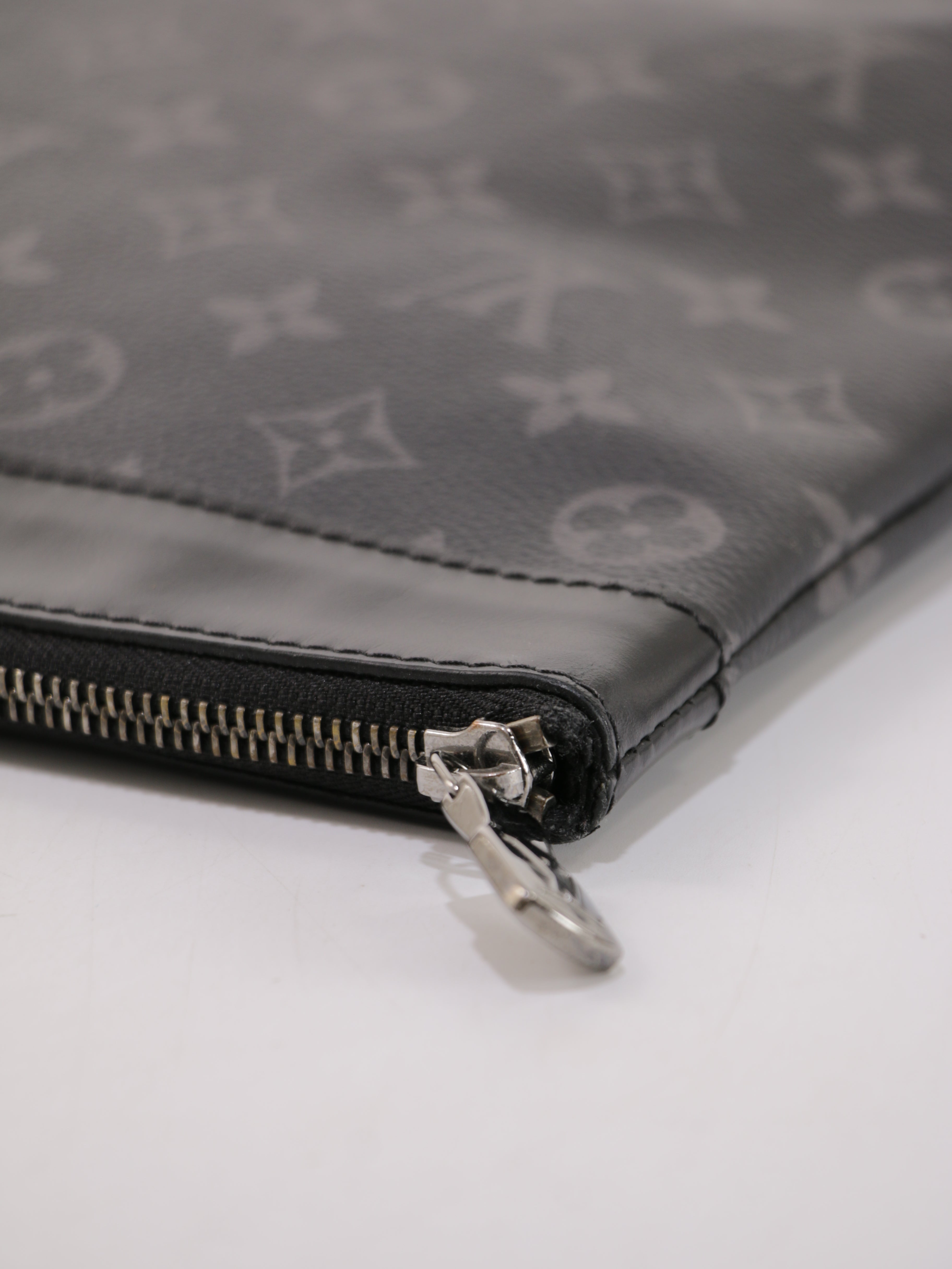Louis Vuitton Pochette Apollo