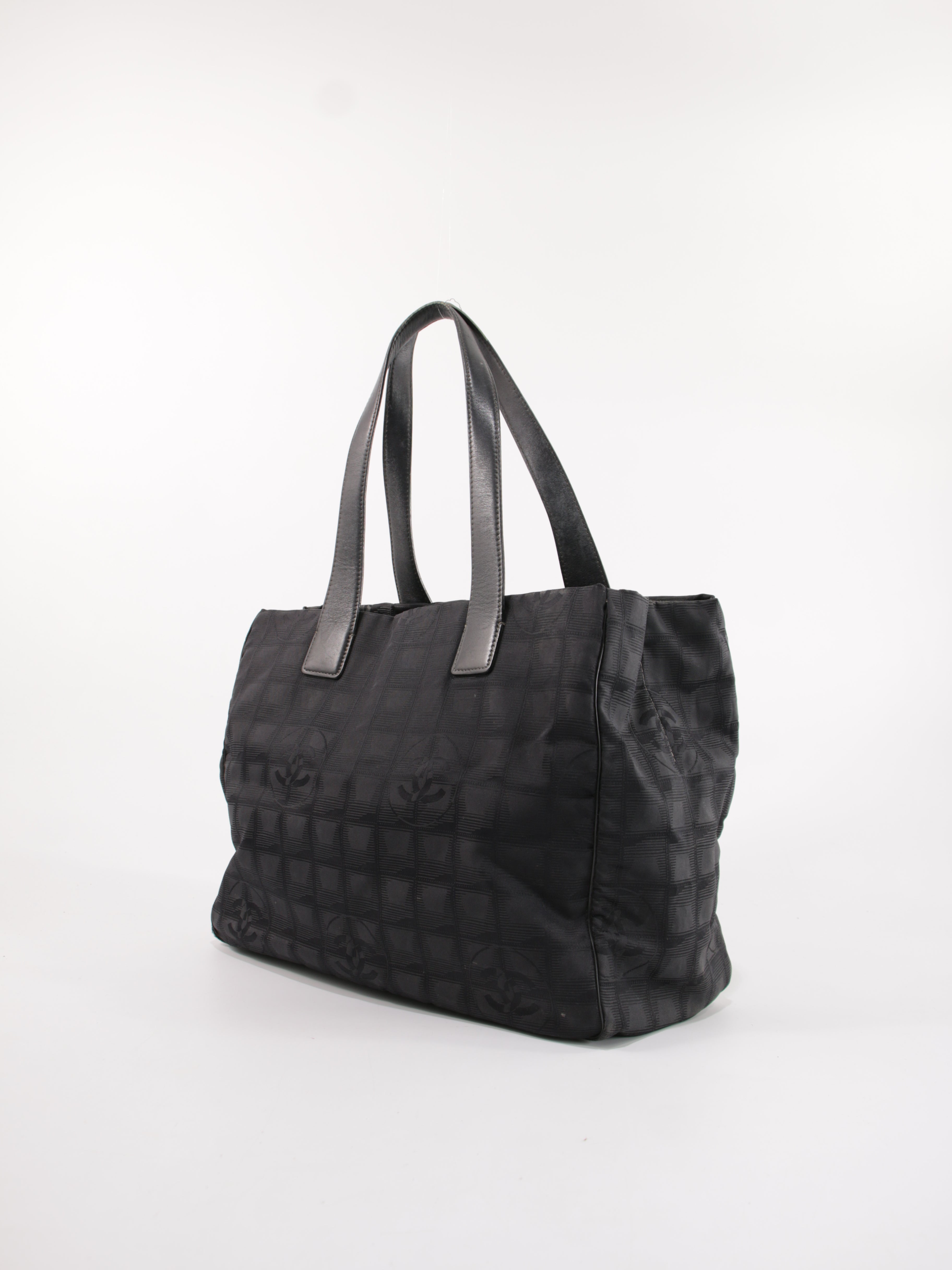Medium New Travel Line Tote