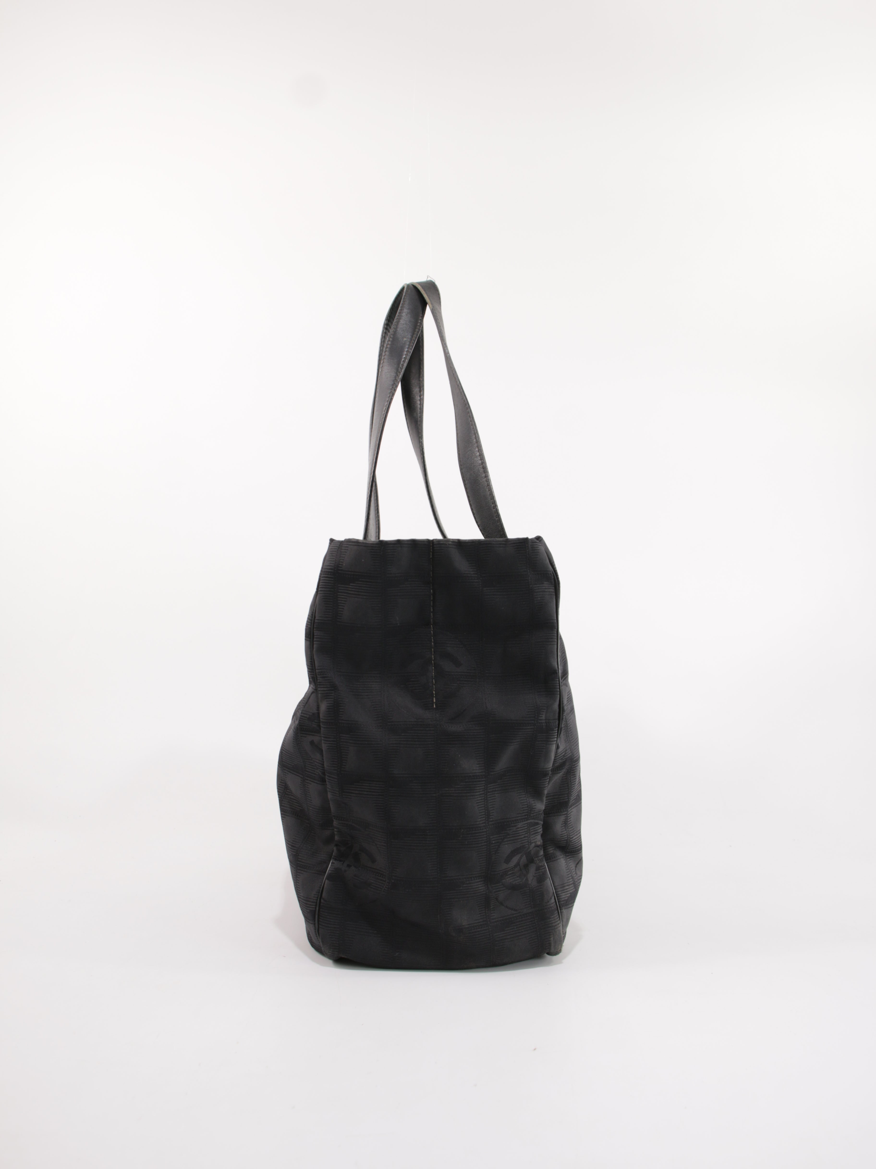 Medium New Travel Line Tote