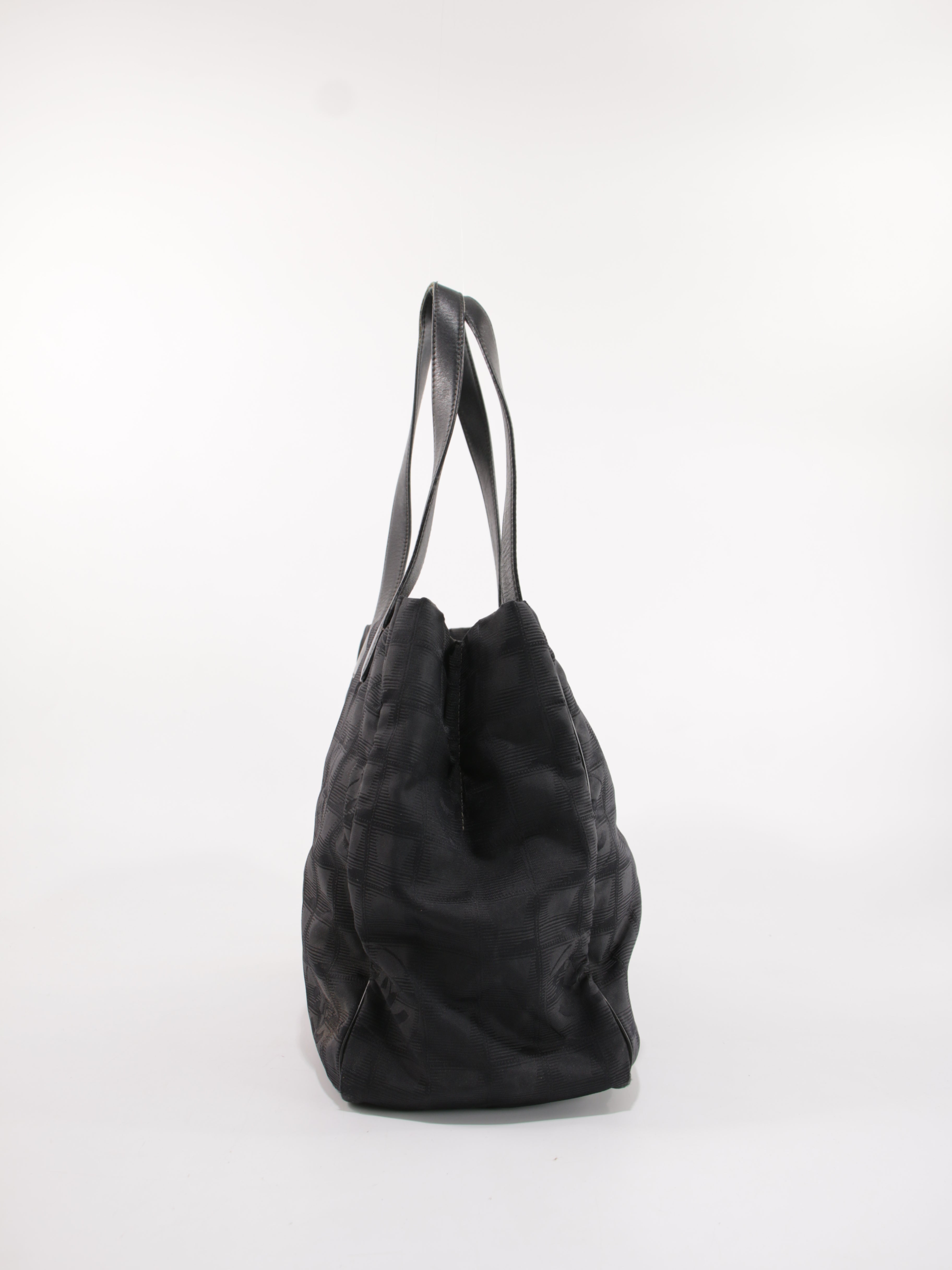 Medium New Travel Line Tote