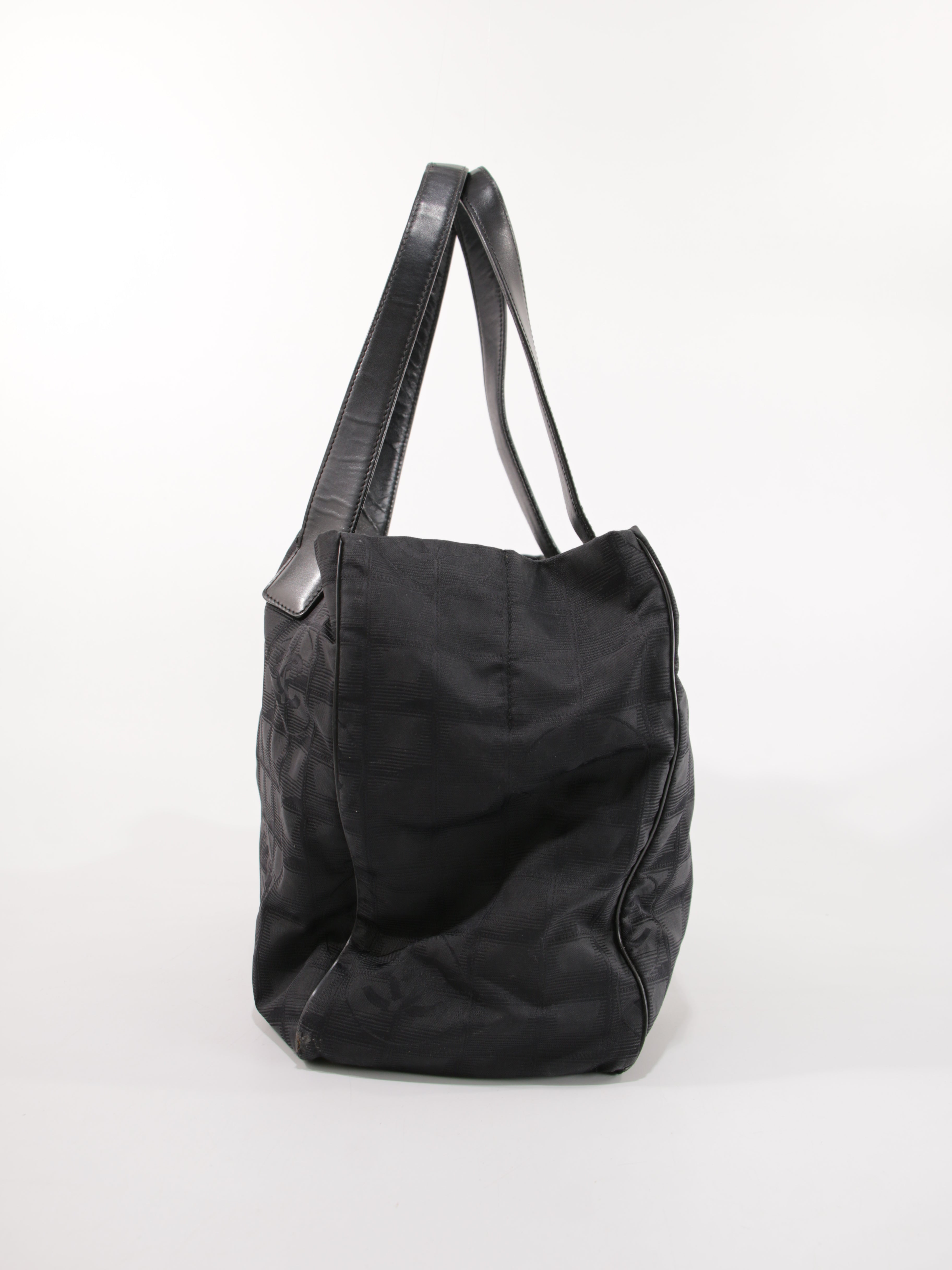 Medium New Travel Line Tote