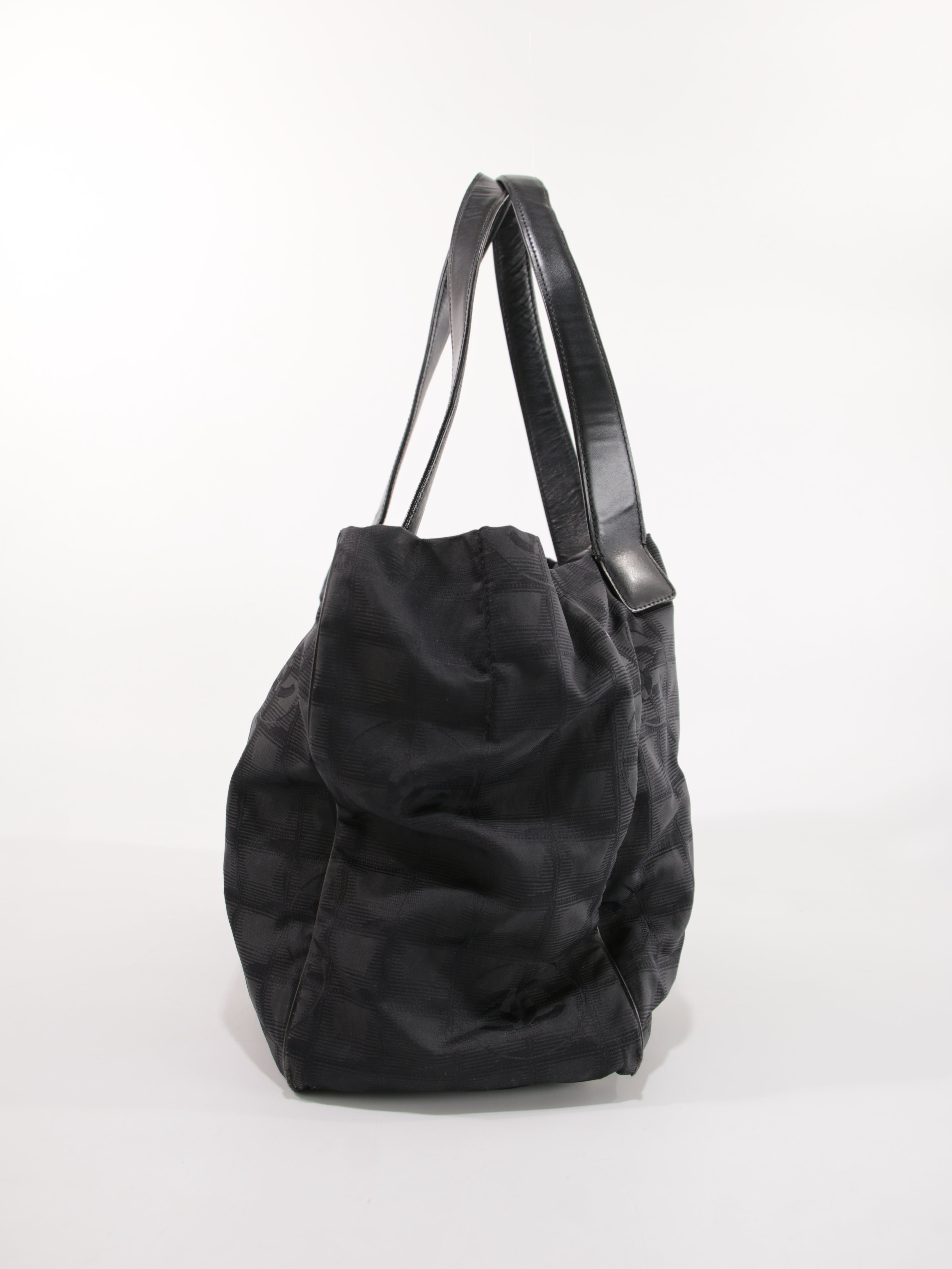 Medium New Travel Line Tote