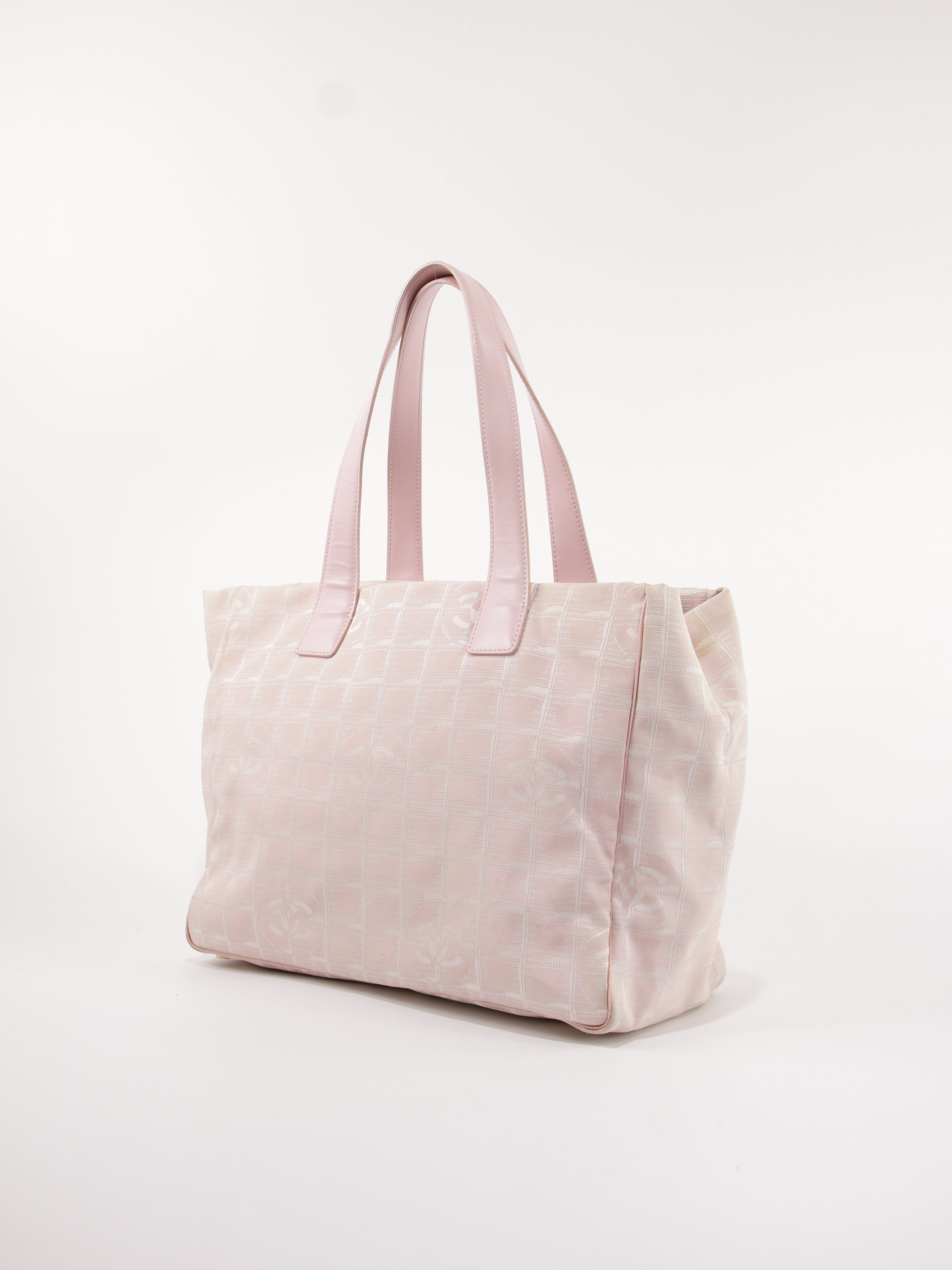 Medium New Travel Line Tote