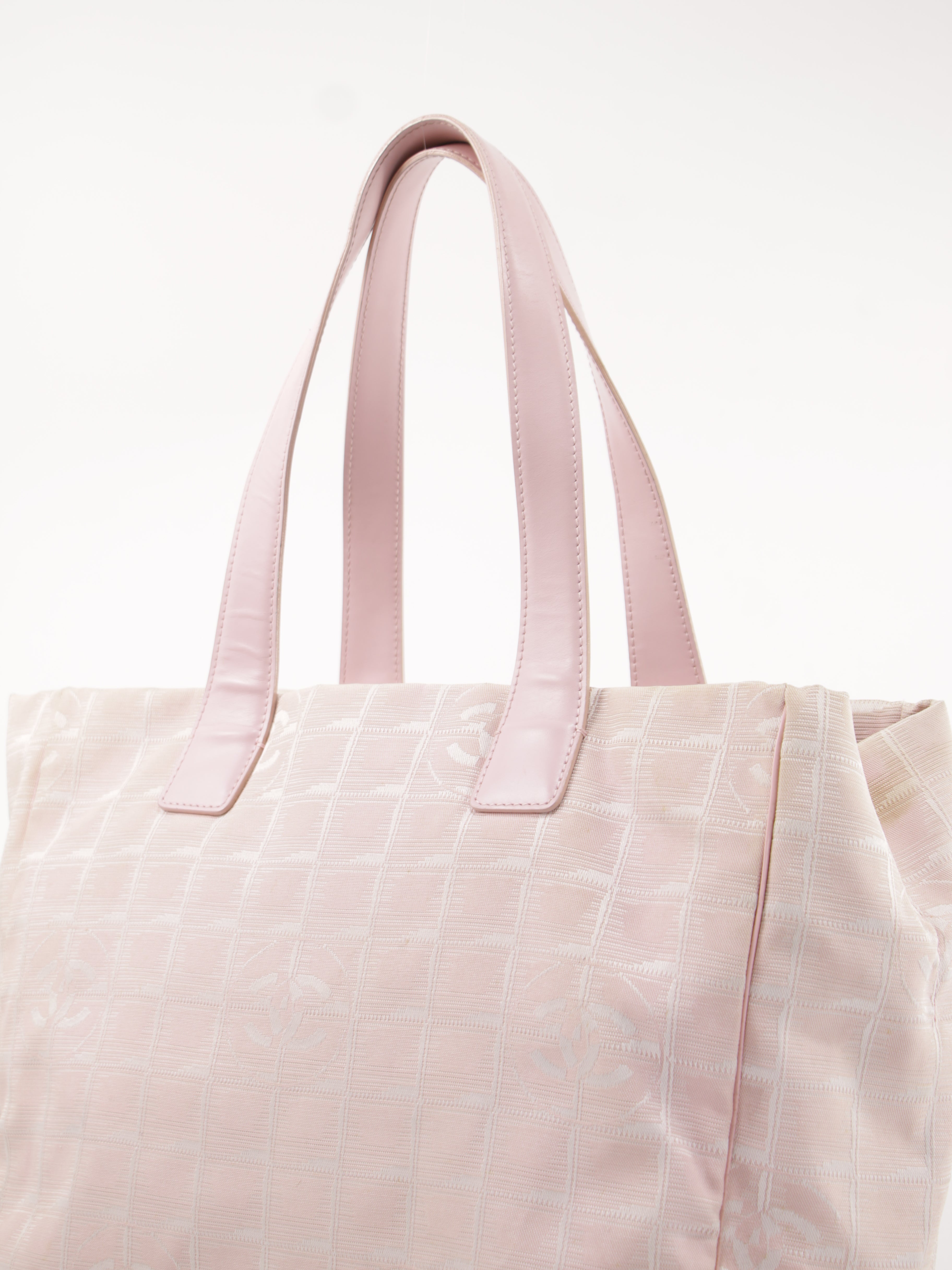 Medium New Travel Line Tote