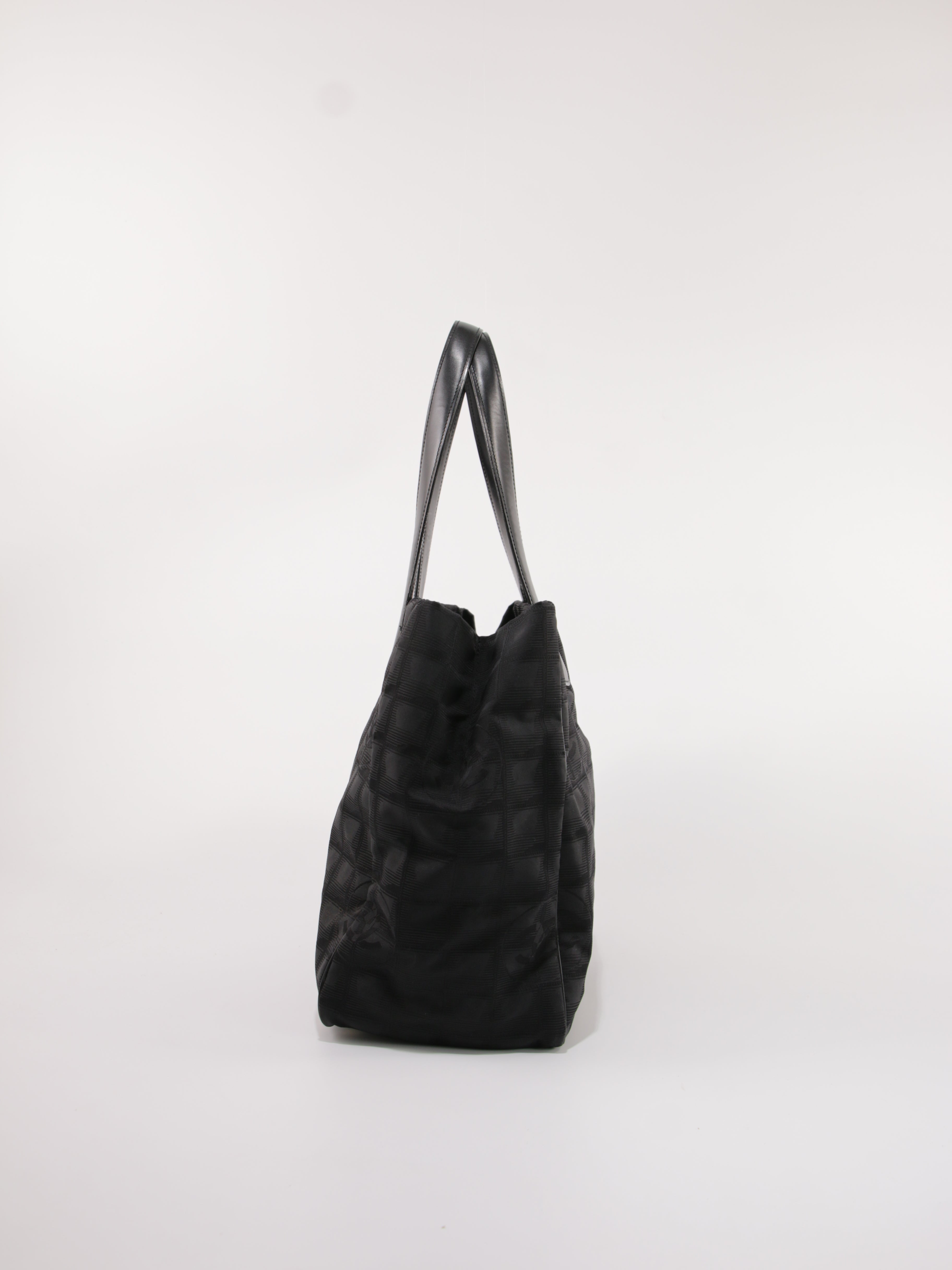 Medium New Travel Line Tote
