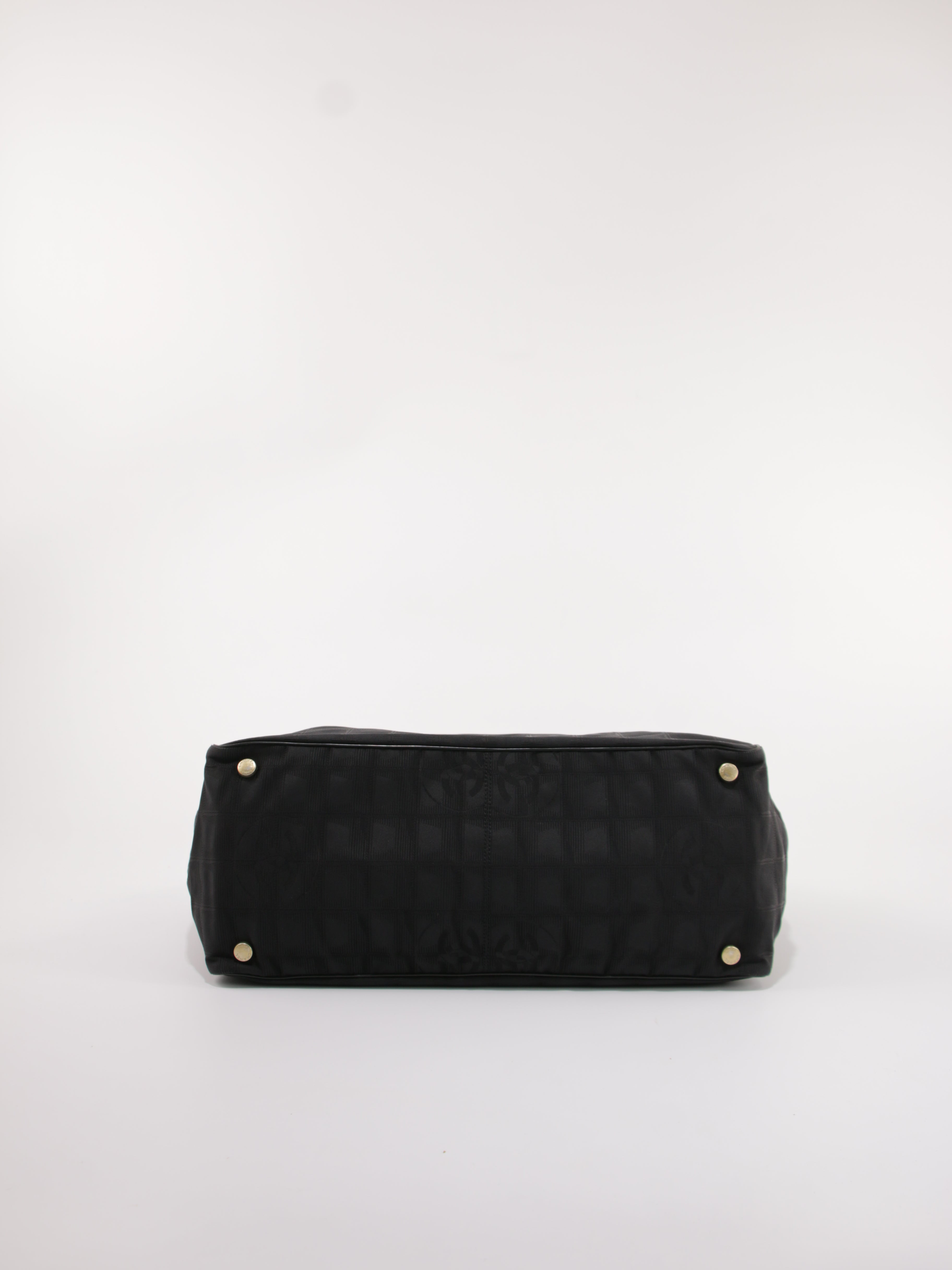 Medium New Travel Line Tote