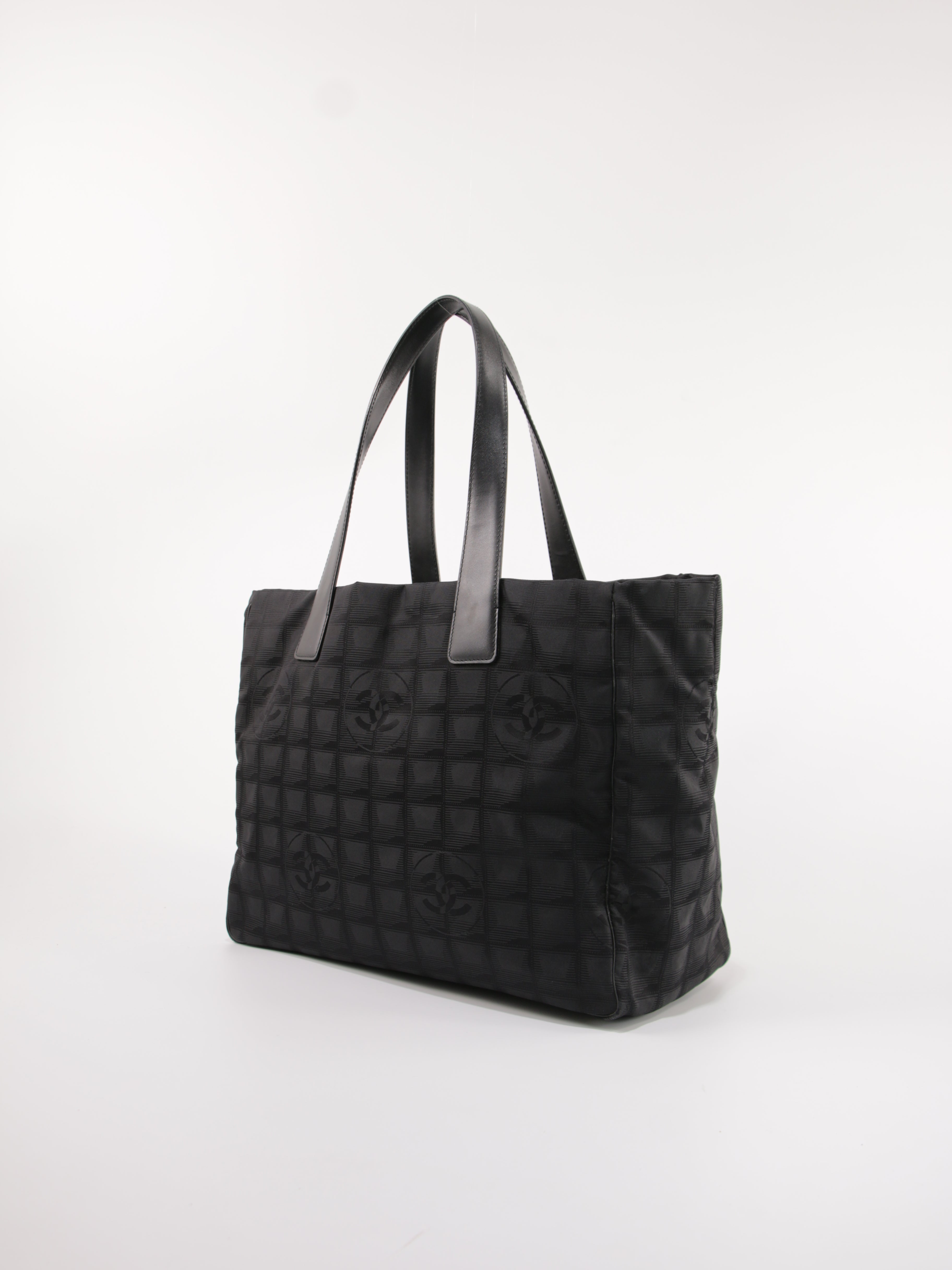 Medium New Travel Line Tote
