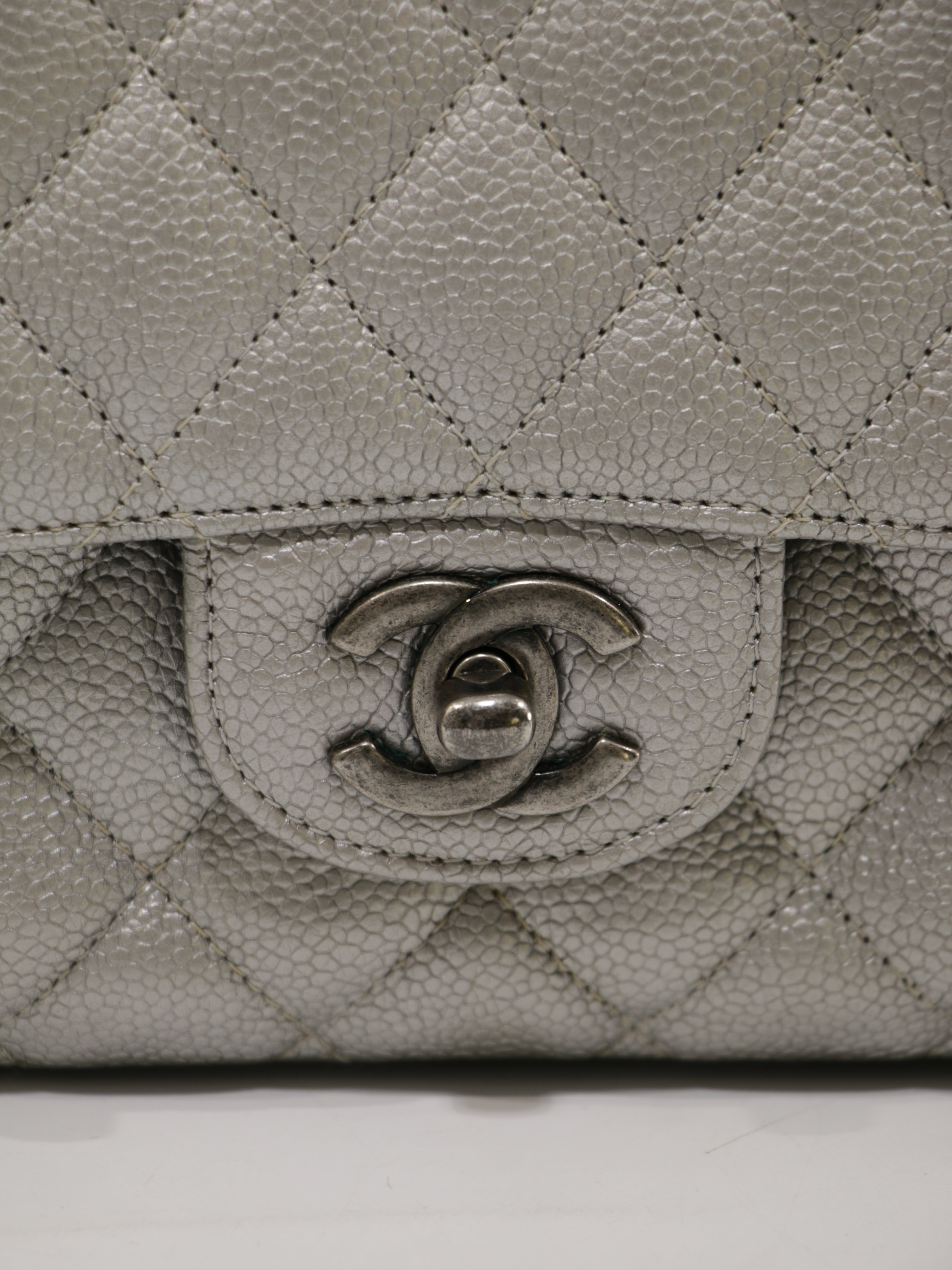 Medium Classic Flap