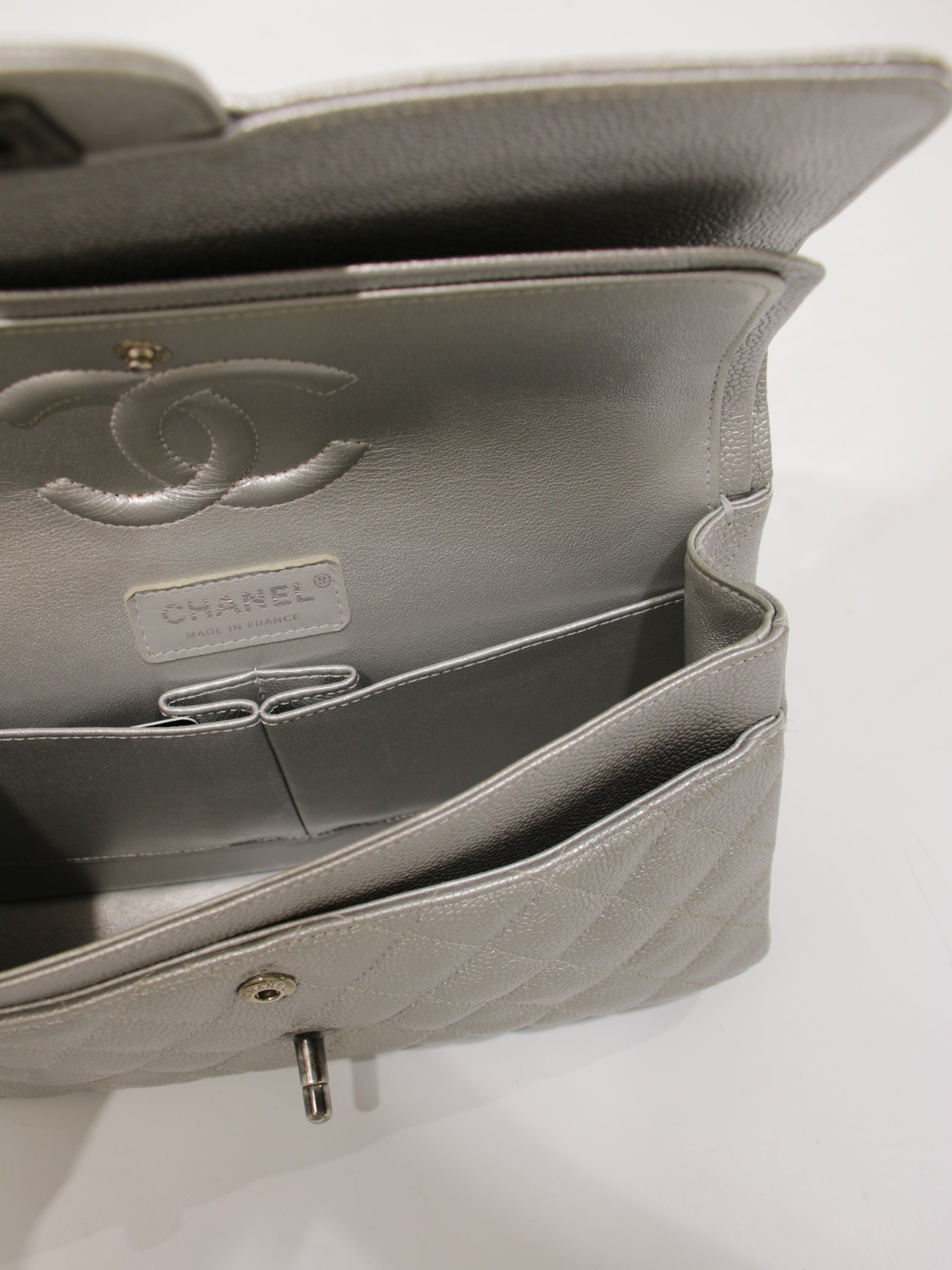 Medium Classic Flap