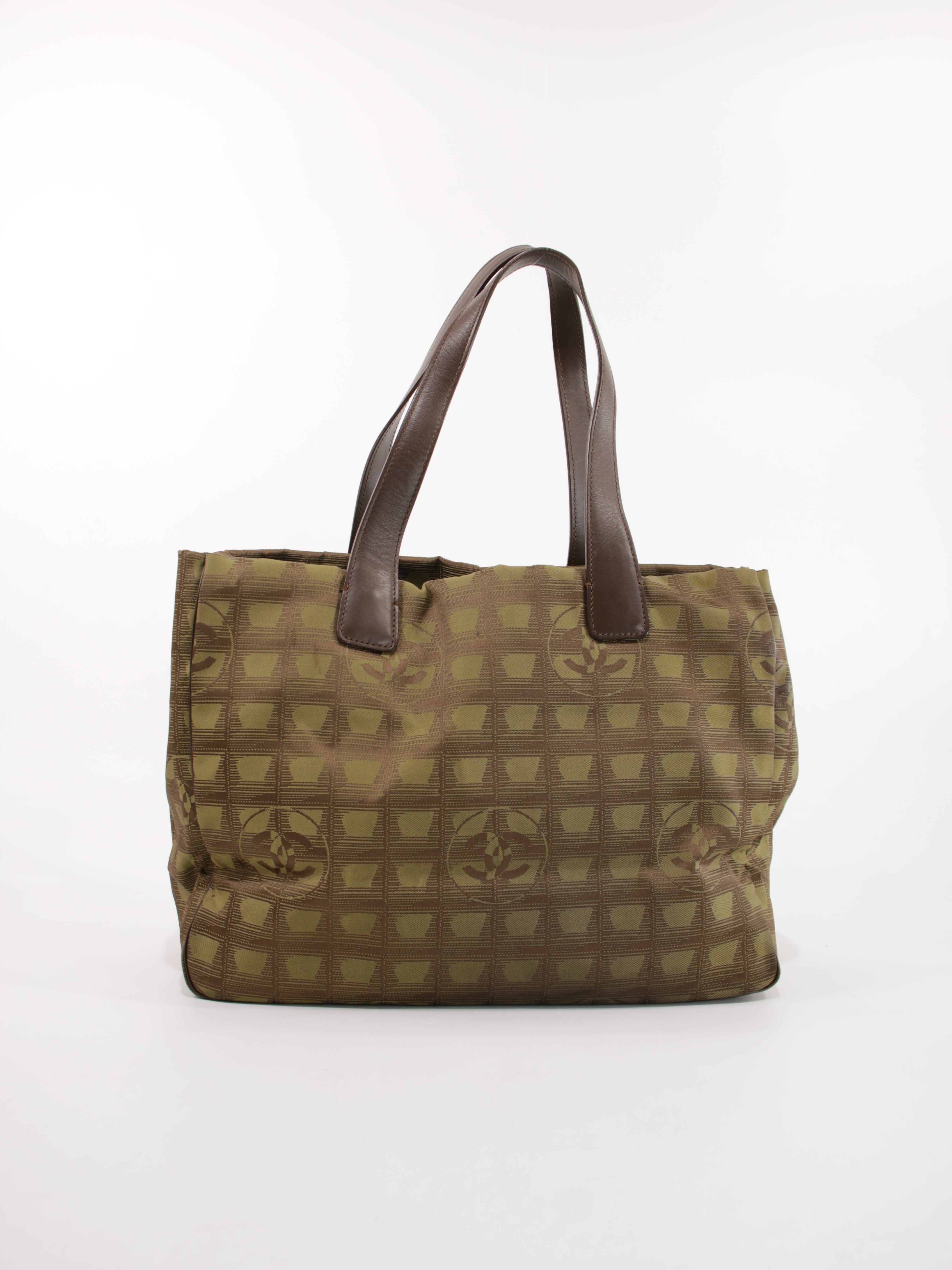 Medium New Travel Line Tote